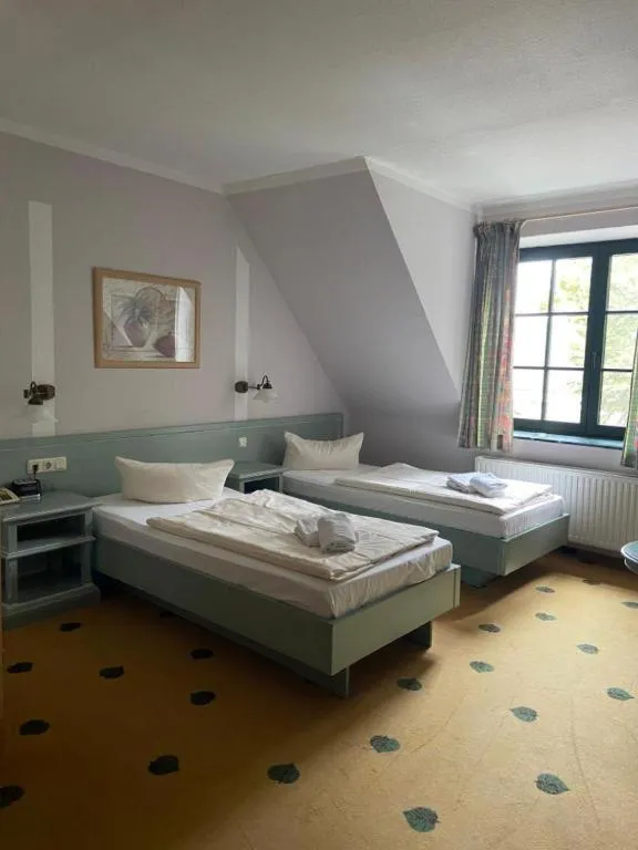 Photo of the whole room, Bed in Müritz Landhotel Grüner Baum