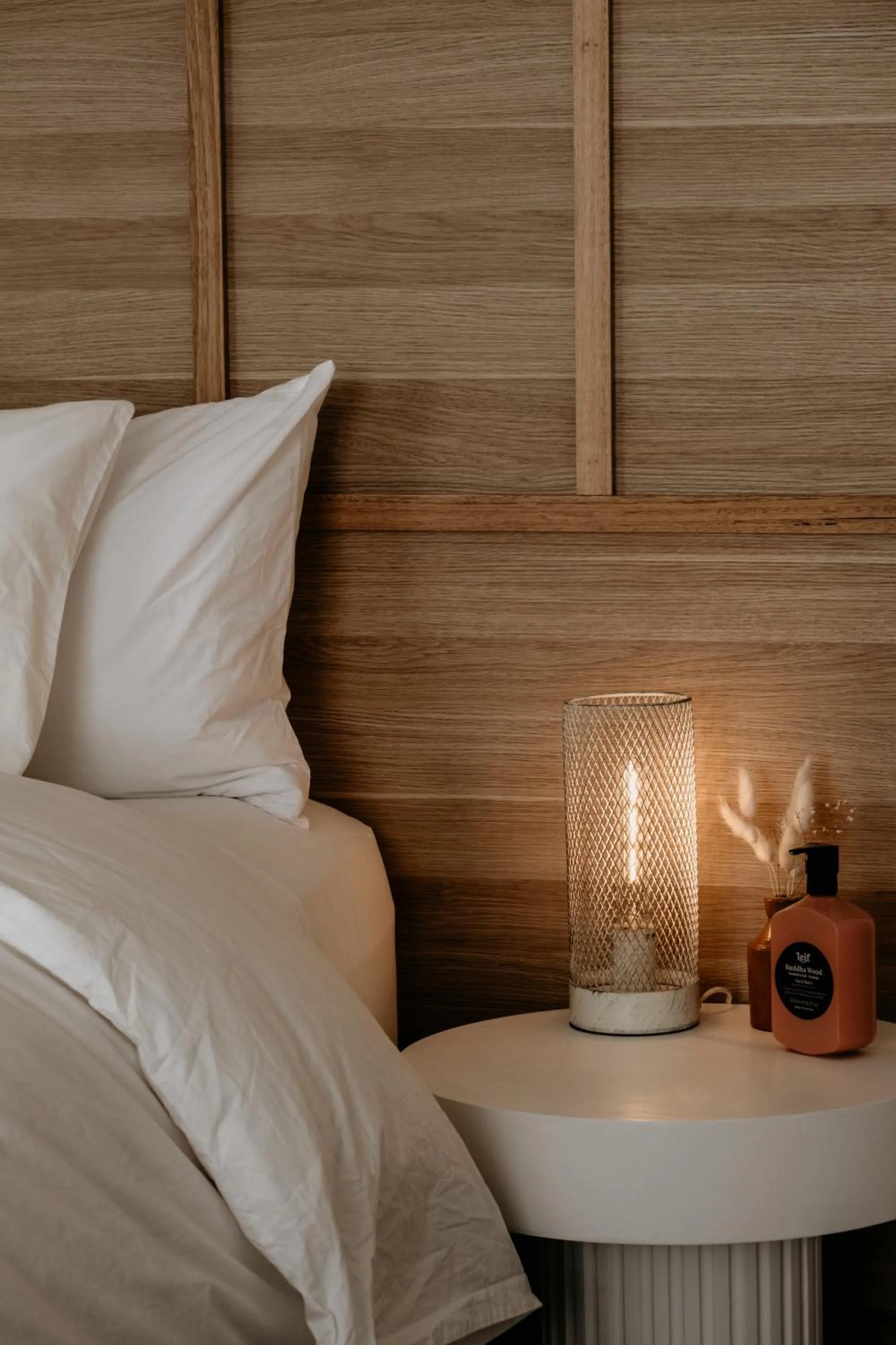 Bed in The Oak & Anchor Hotel