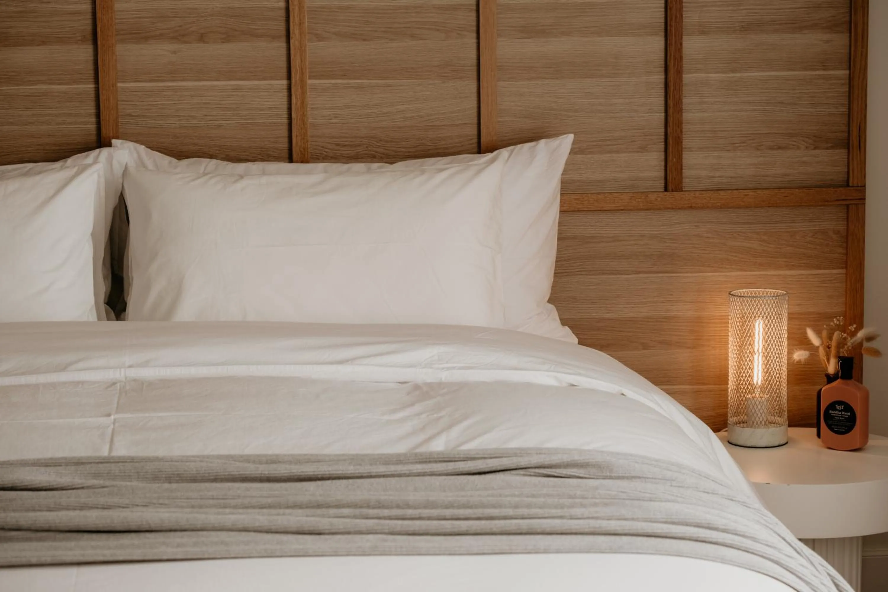 Bed in The Oak & Anchor Hotel