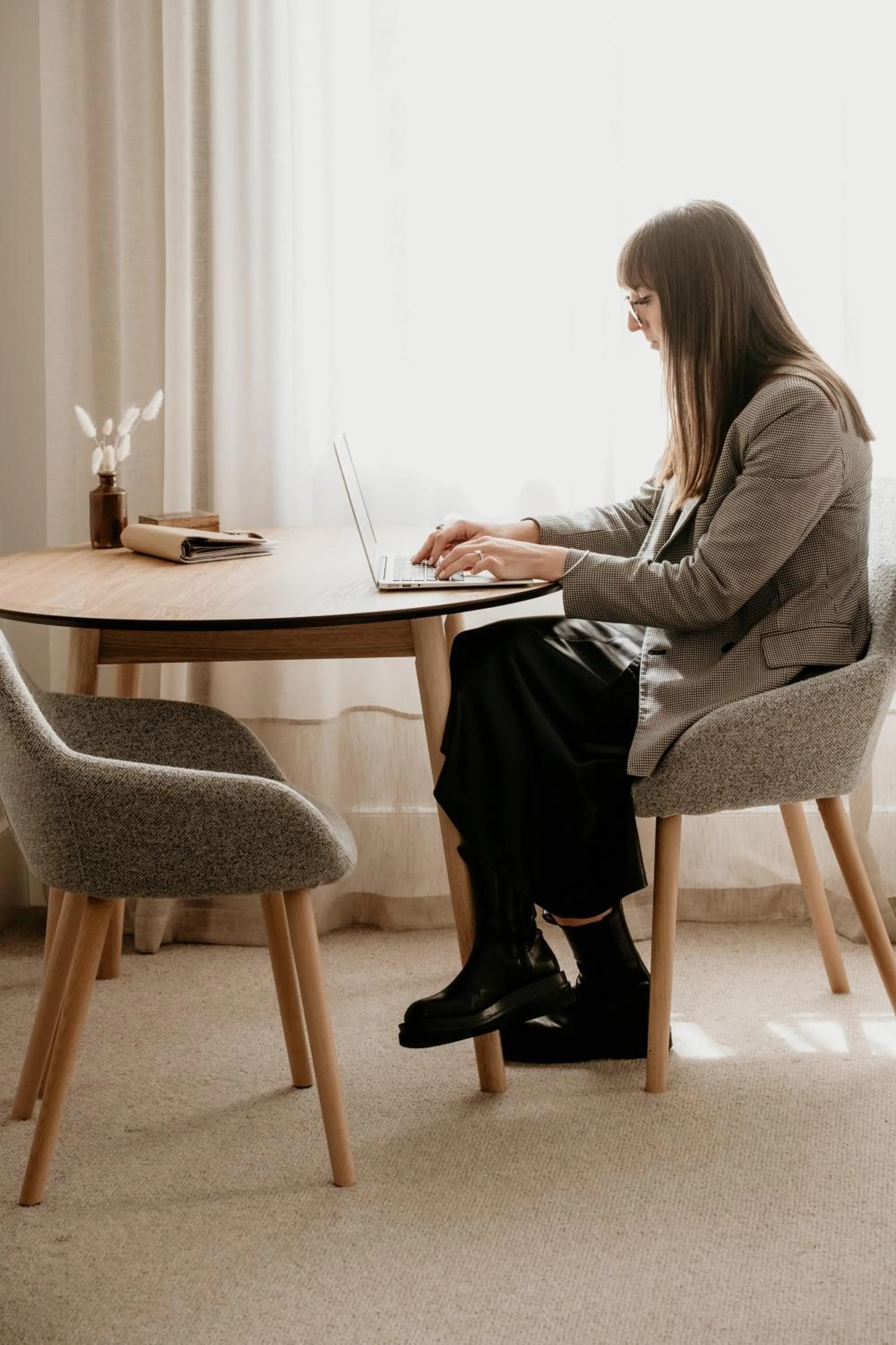 Seating area in The Oak & Anchor Hotel
