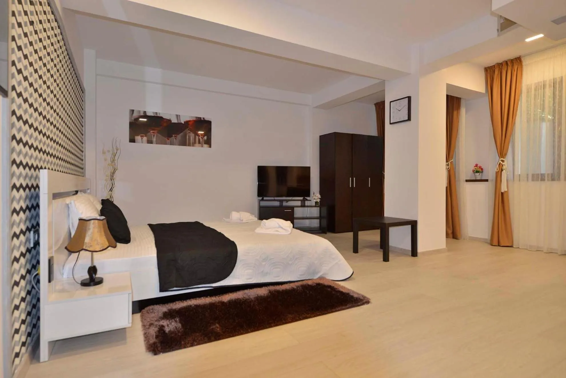 Communal lounge/ TV room, Bed in AMADEUS RESIDENCE