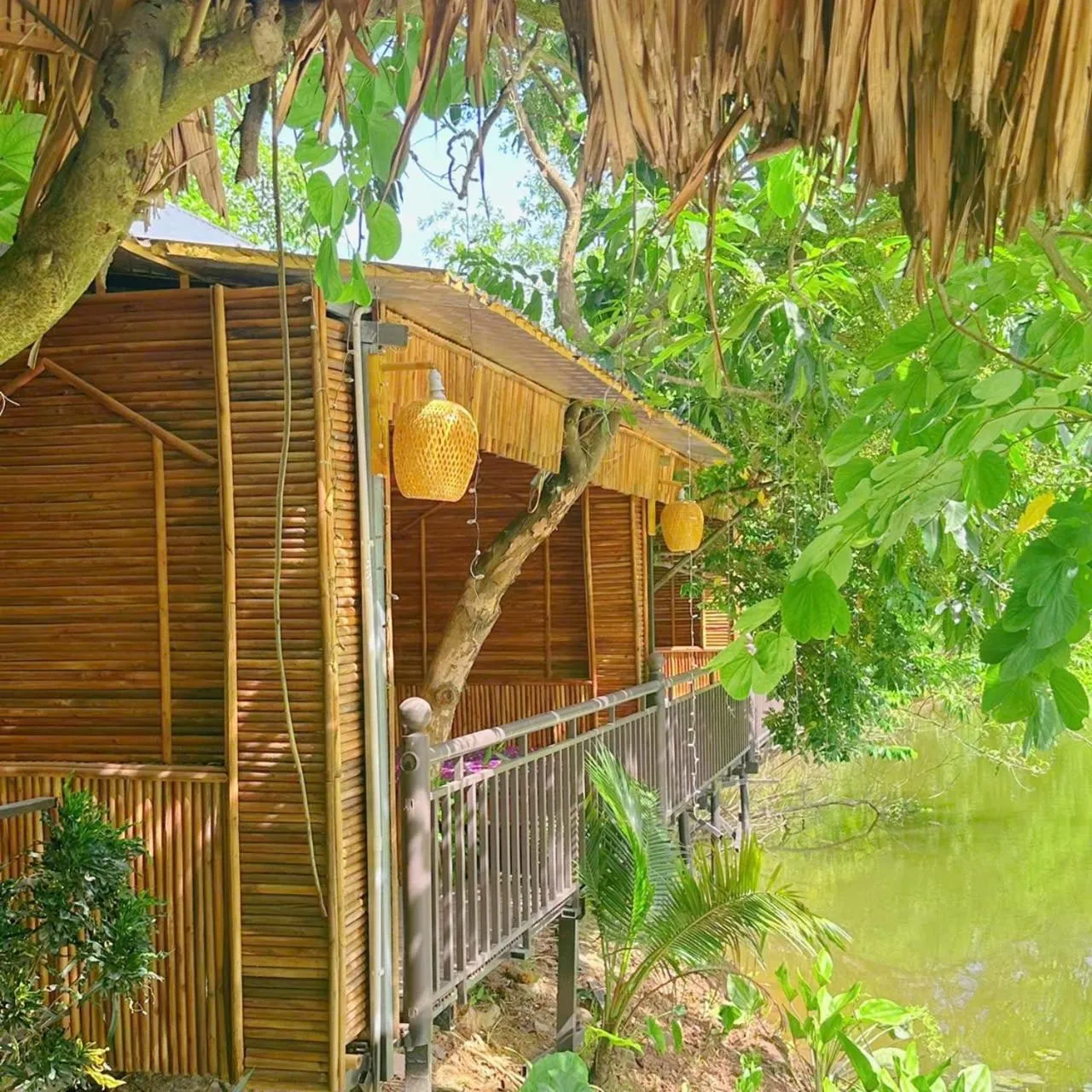 HoangLong Riverside Homestay