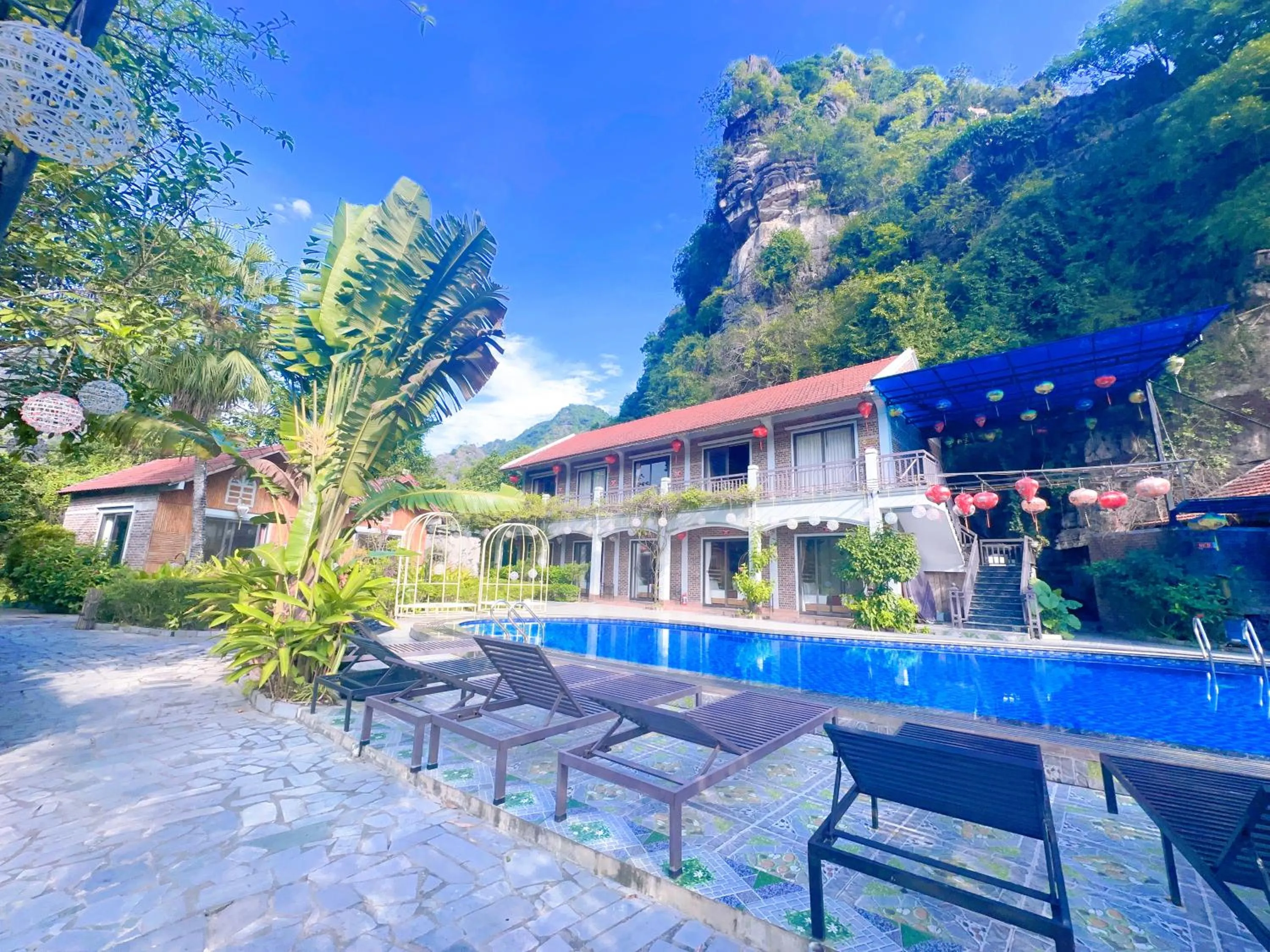 HoangLong Riverside Homestay