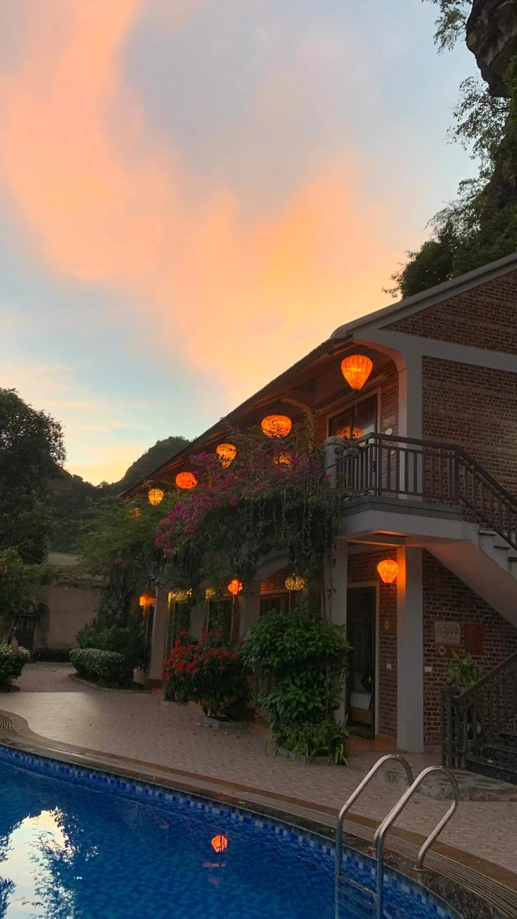 HoangLong Riverside Homestay