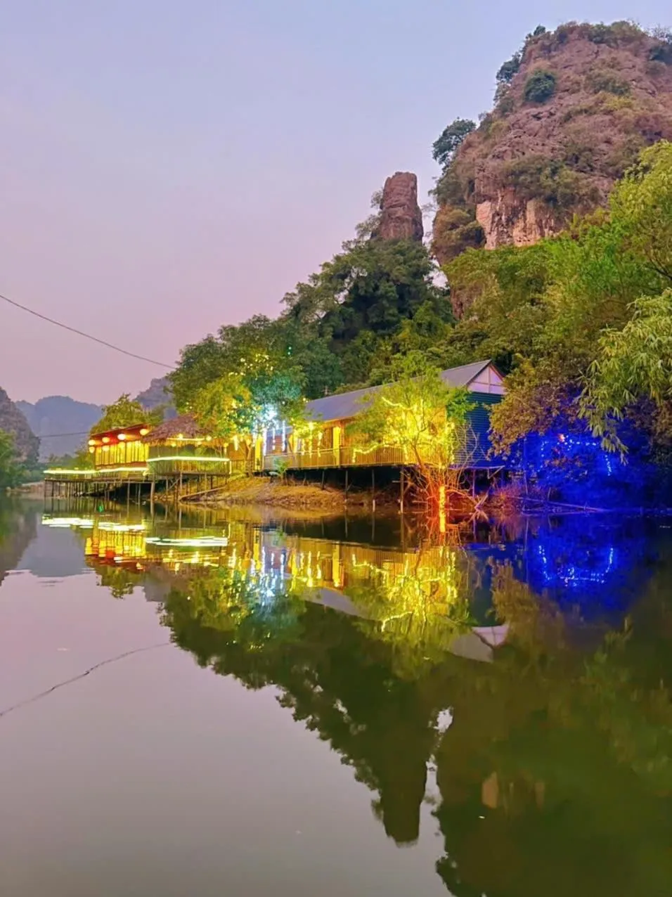 HoangLong Riverside Homestay