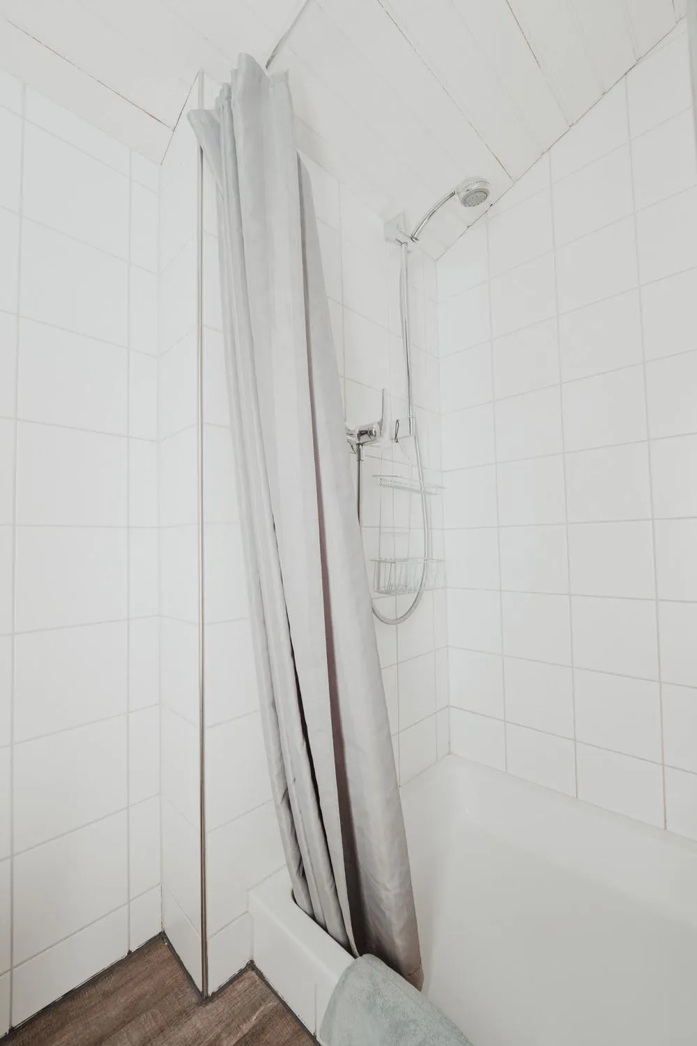 Shower in No8 Boutique Hotel - self check in