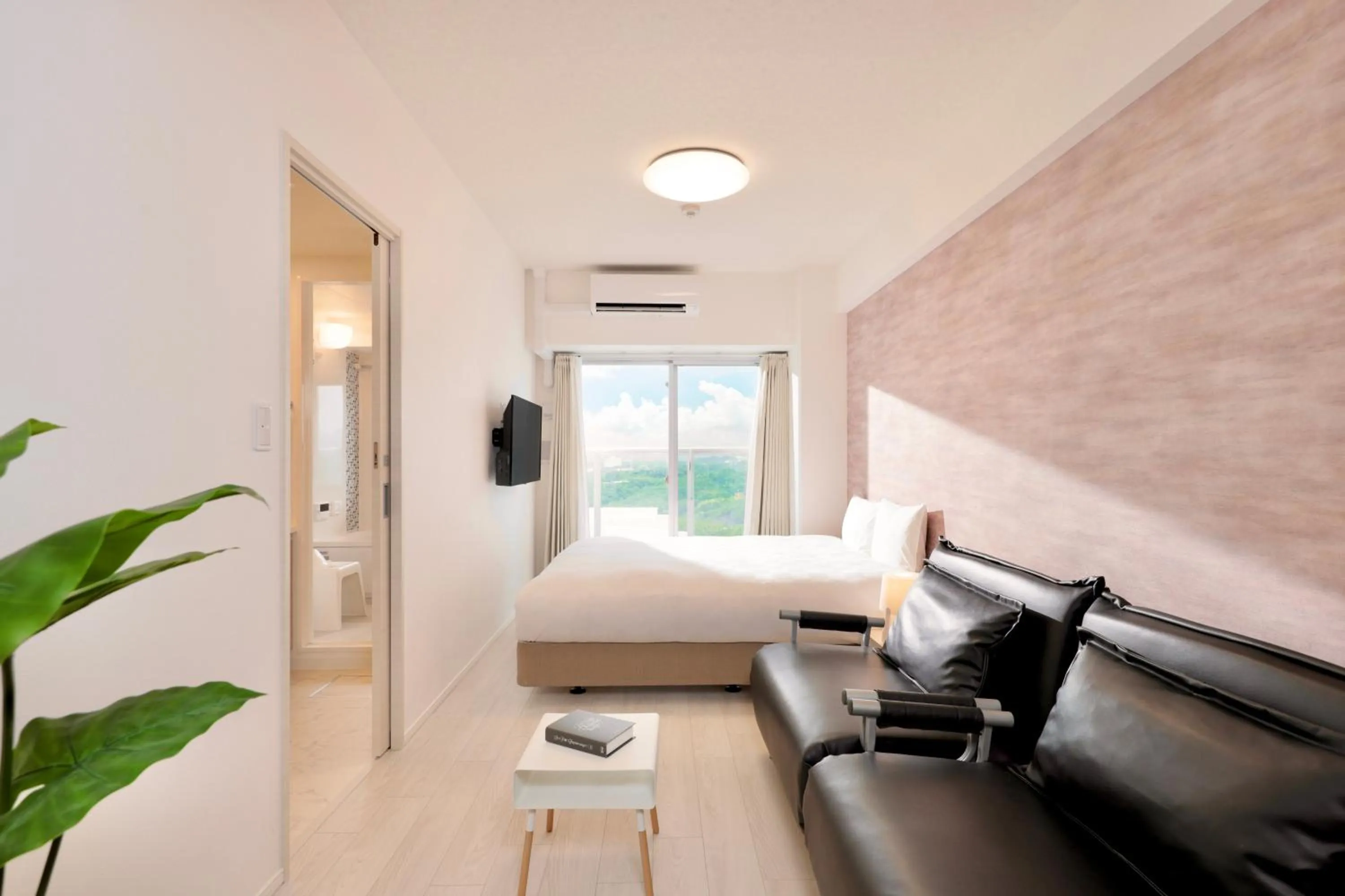 Bed in Crystal Exe Nanki Shirahama 1