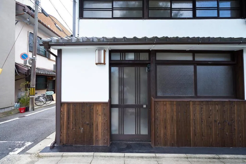 Facade/entrance in Kuromon House