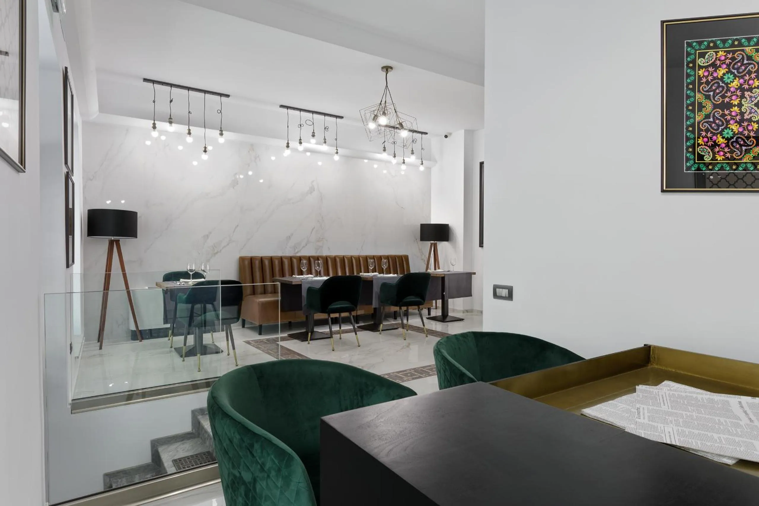 Restaurant/places to eat in The Square Hotel