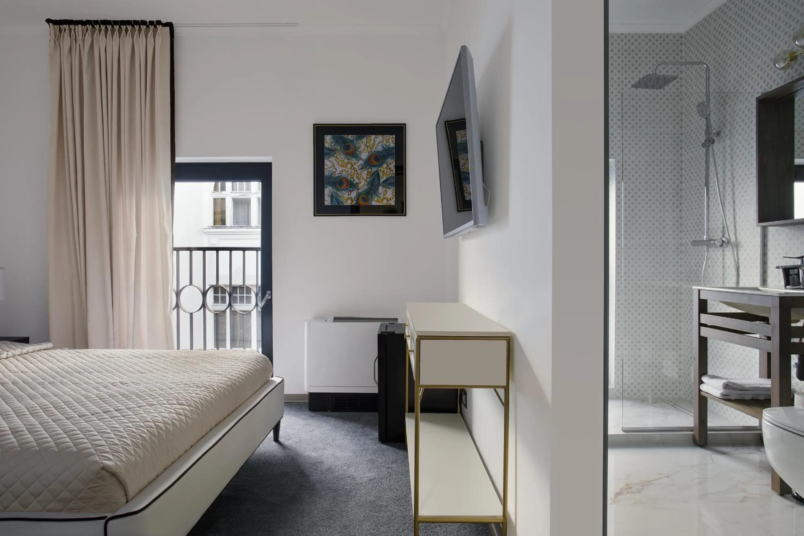 Photo of the whole room, Bed in The Square Hotel