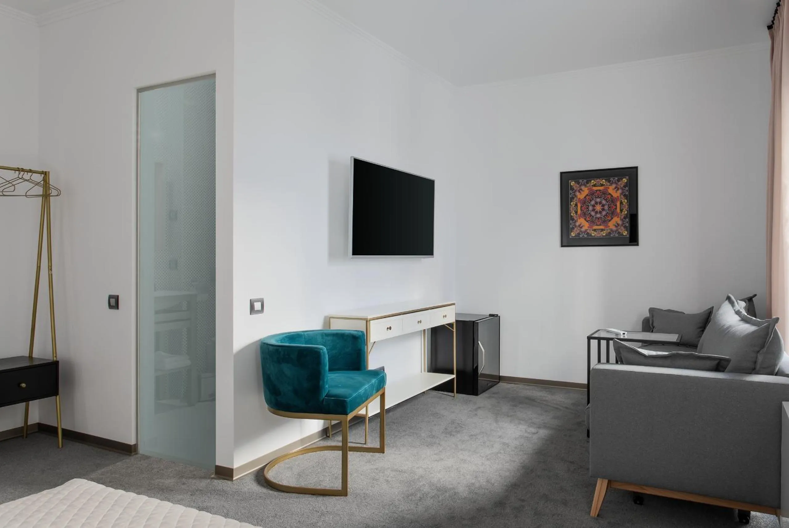 TV and multimedia in The Square Hotel