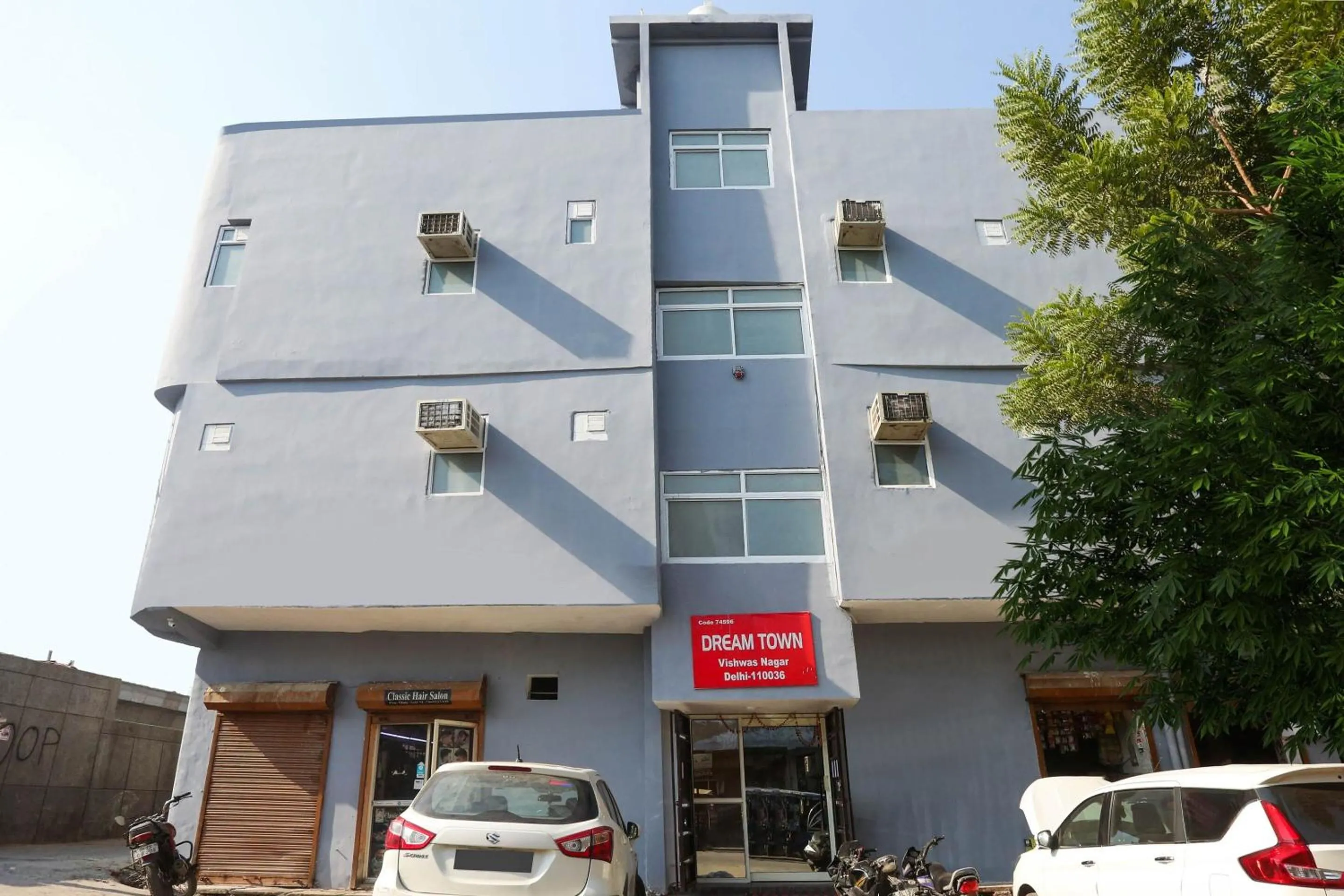 Facade/entrance in Hotel O Dream Town