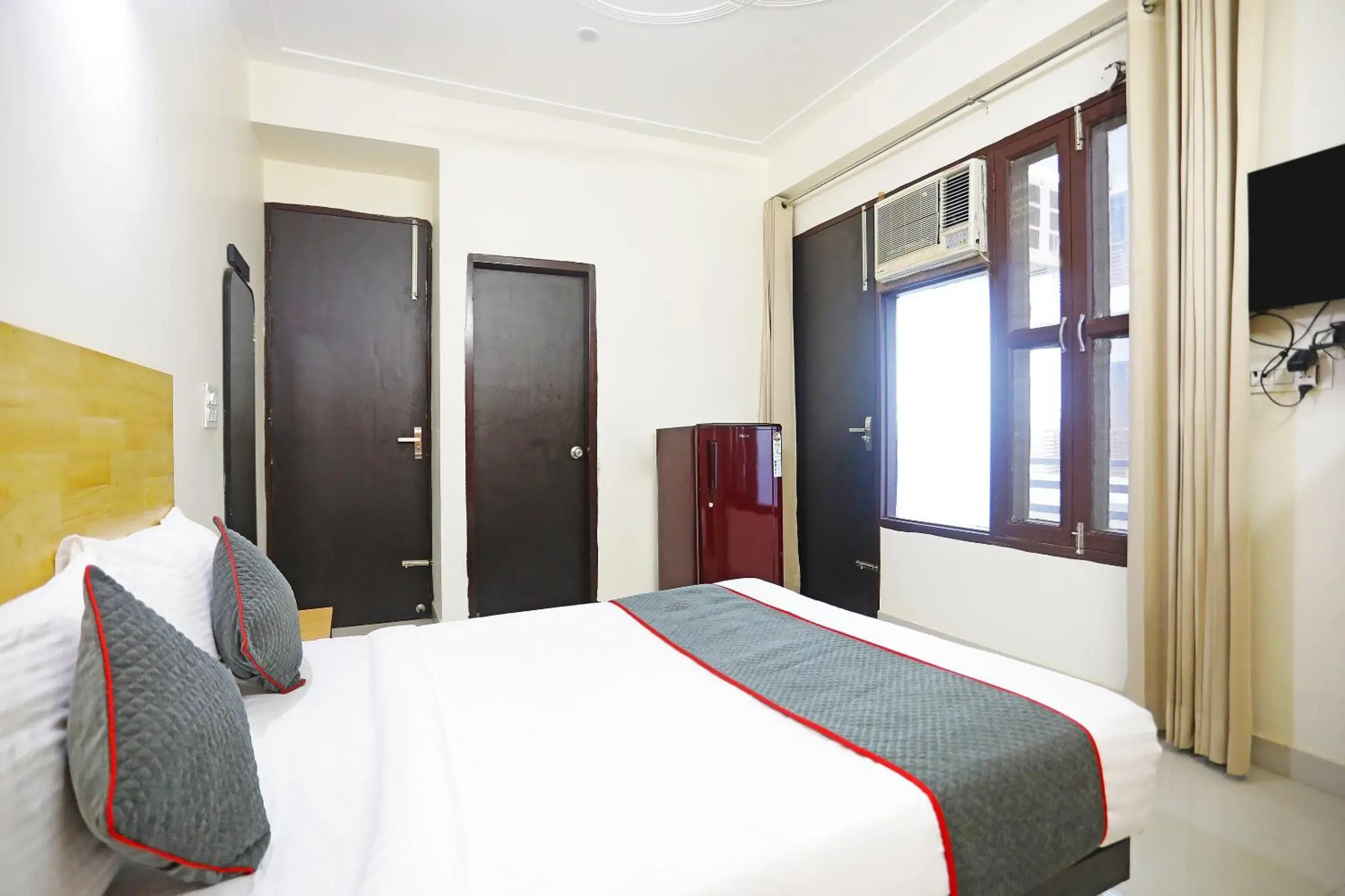 Bedroom, Bed in Super Townhouse Cloud Bay, Near Genpact, Sector-69, Gurgaon Bedroom, Bed in Super Townhouse Cloud Bay, Near Genpact, Sector-69, Gurgaon