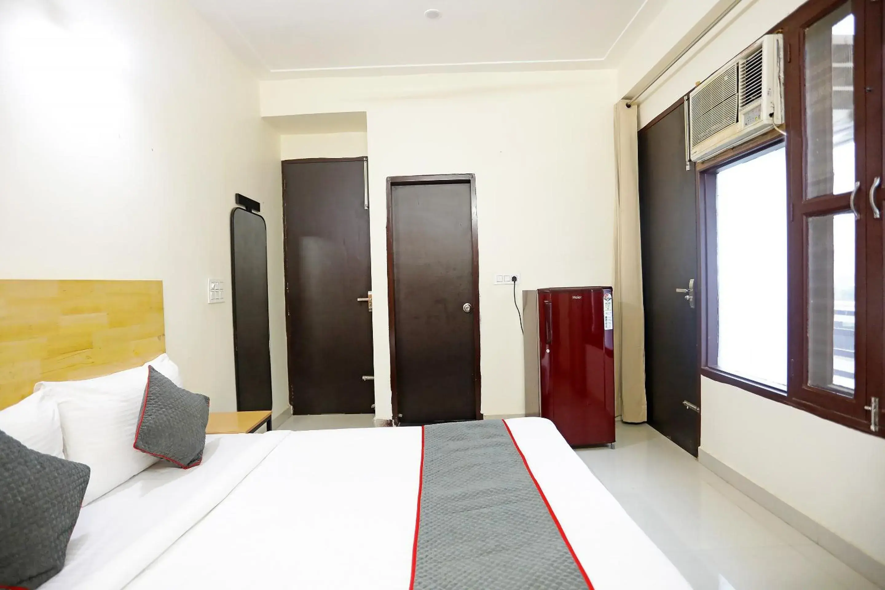 Bedroom, Bed in Super Townhouse Cloud Bay, Near Genpact, Sector-69, Gurgaon Bedroom, Bed in Super Townhouse Cloud Bay, Near Genpact, Sector-69, Gurgaon