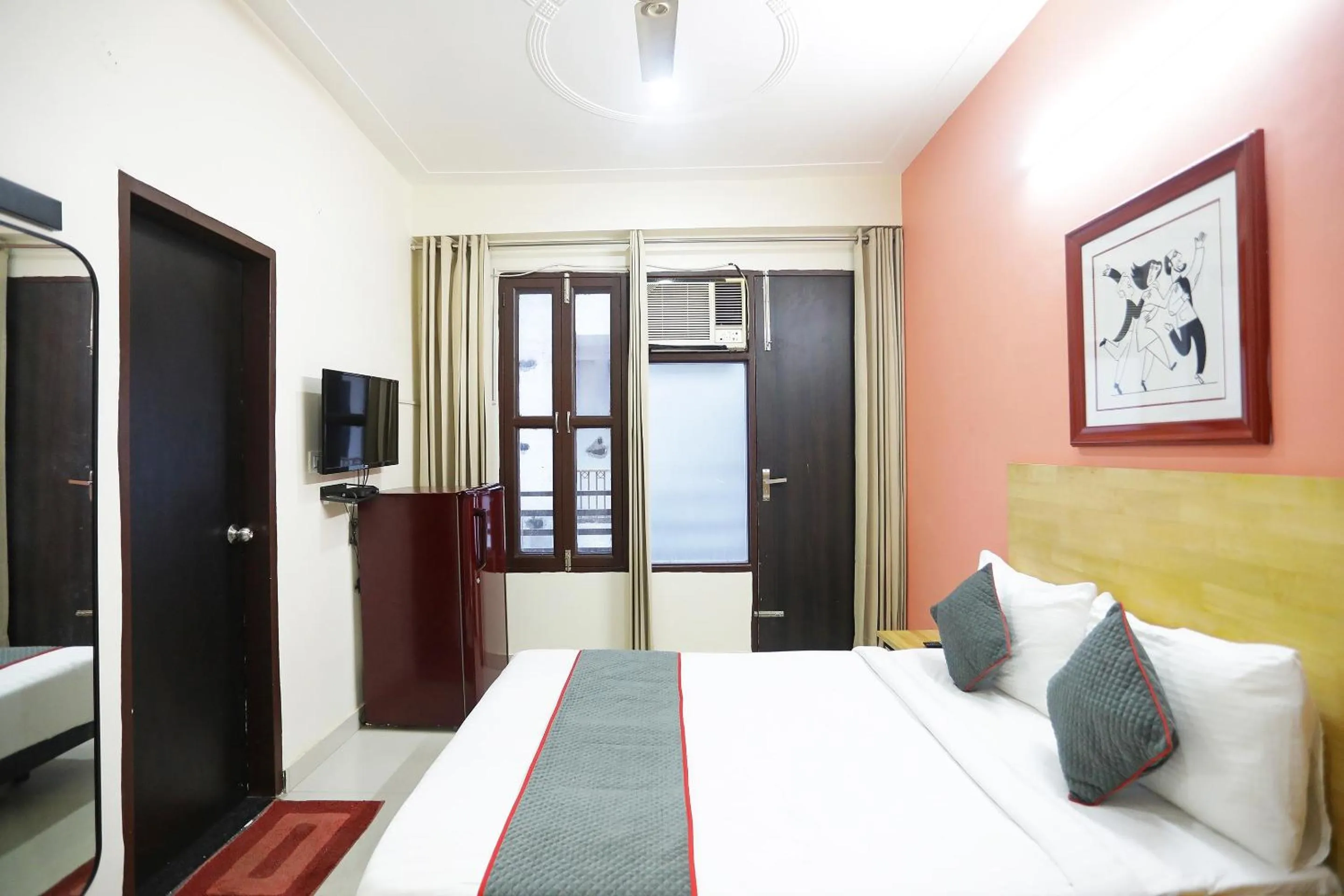 Bedroom, Bed in Super Townhouse Cloud Bay, Near Genpact, Sector-69, Gurgaon