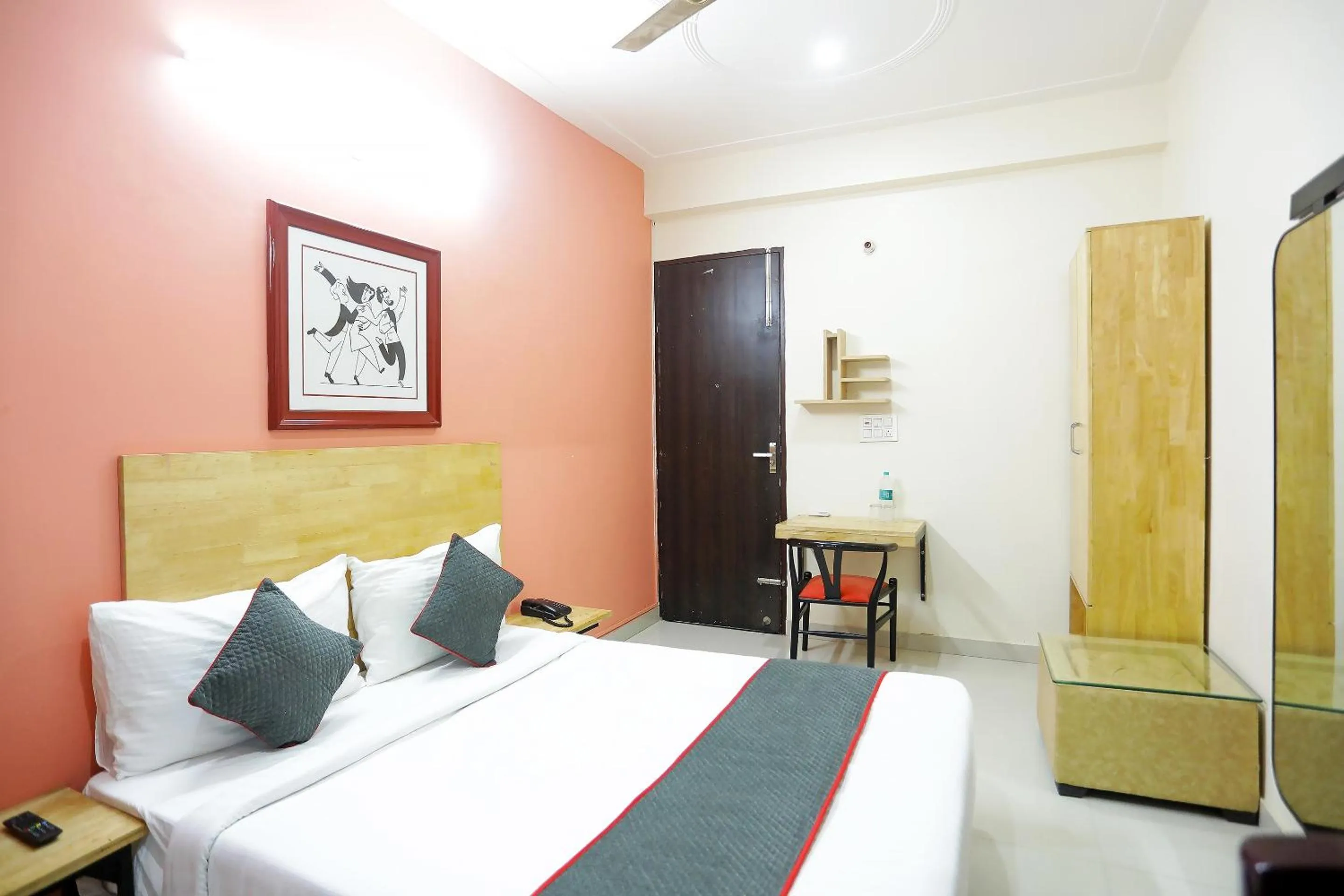 Bedroom, Bed in Super Townhouse Cloud Bay, Near Genpact, Sector-69, Gurgaon