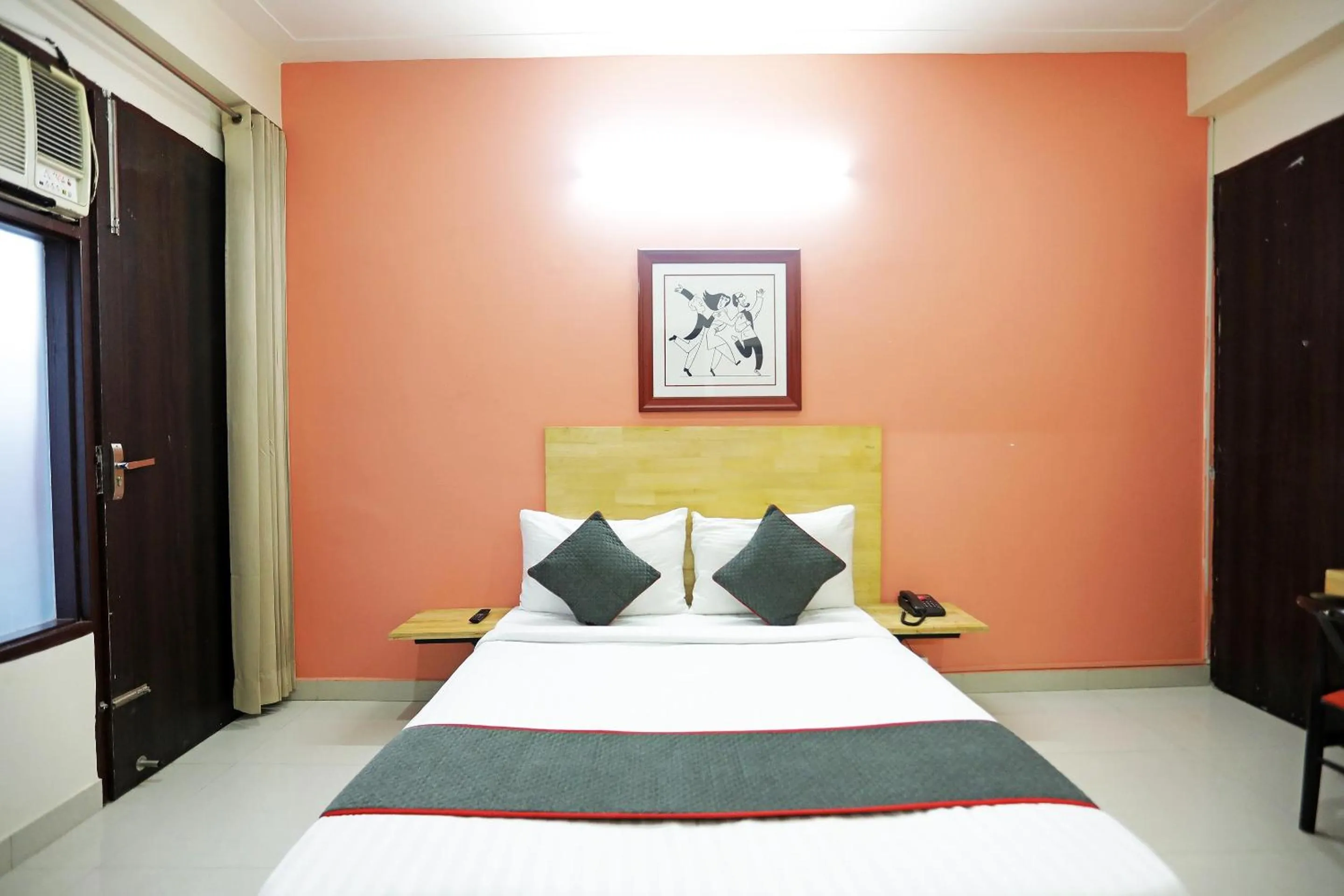 Bedroom, Bed in Super Townhouse Cloud Bay, Near Genpact, Sector-69, Gurgaon