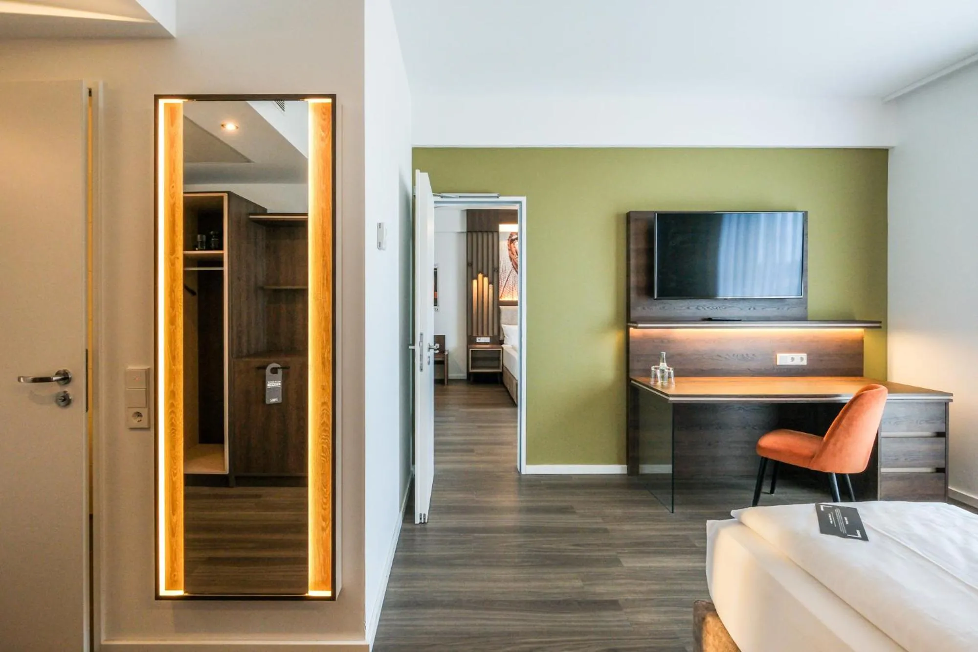 Photo of the whole room, Bed in Tools Hotel Laichingen