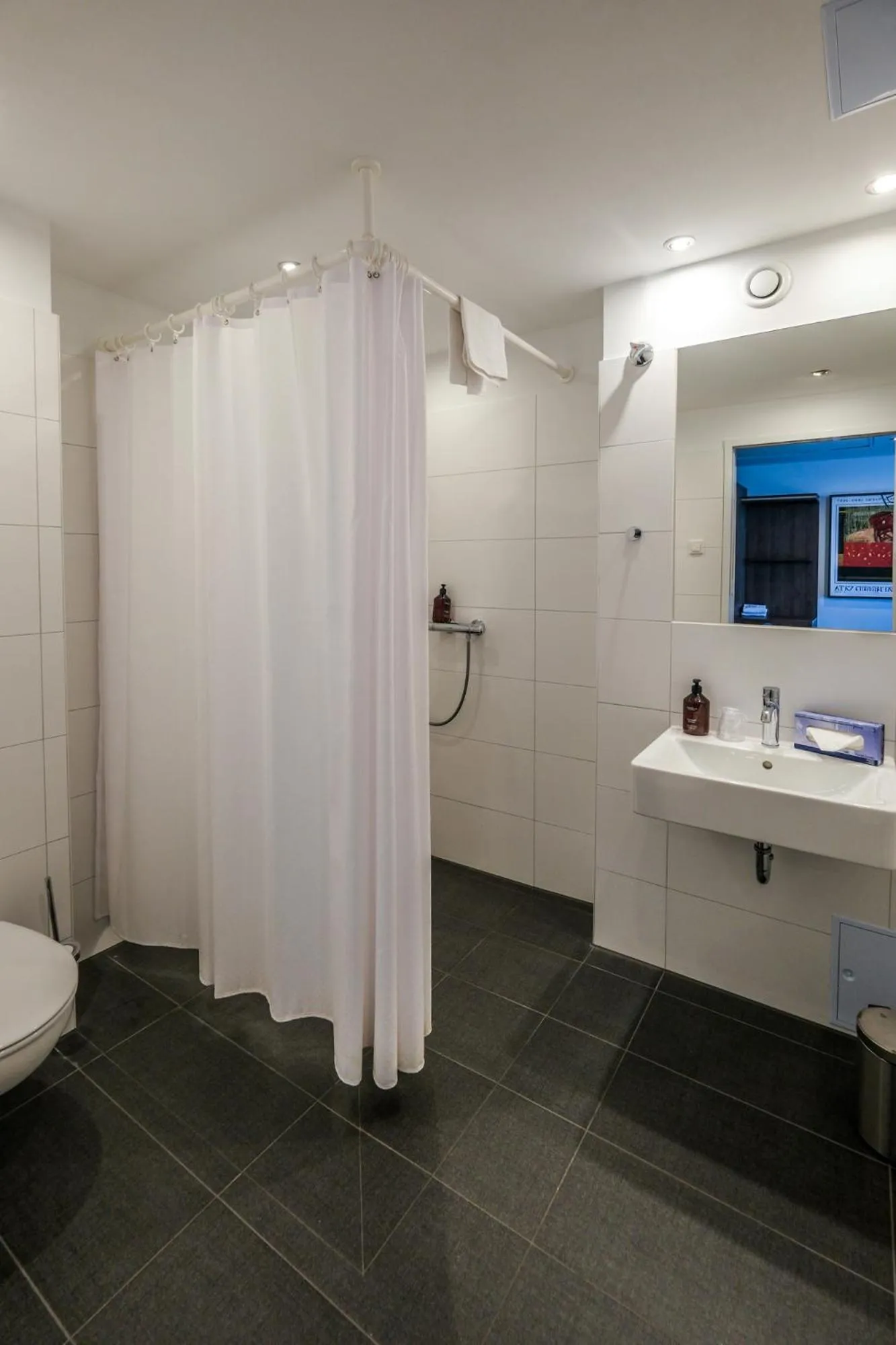 Bathroom in Tools Hotel Laichingen