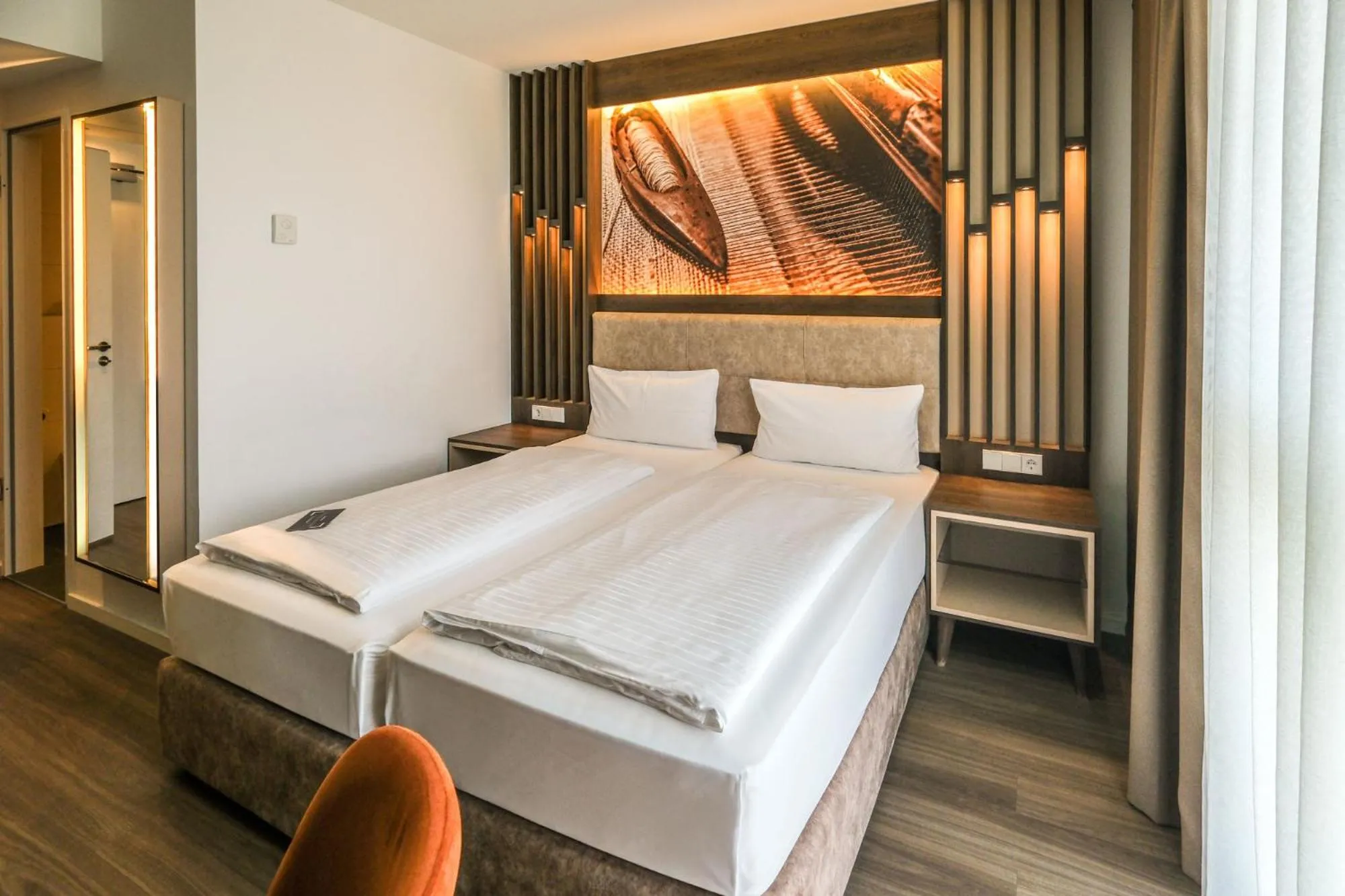 Photo of the whole room, Bed in Tools Hotel Laichingen