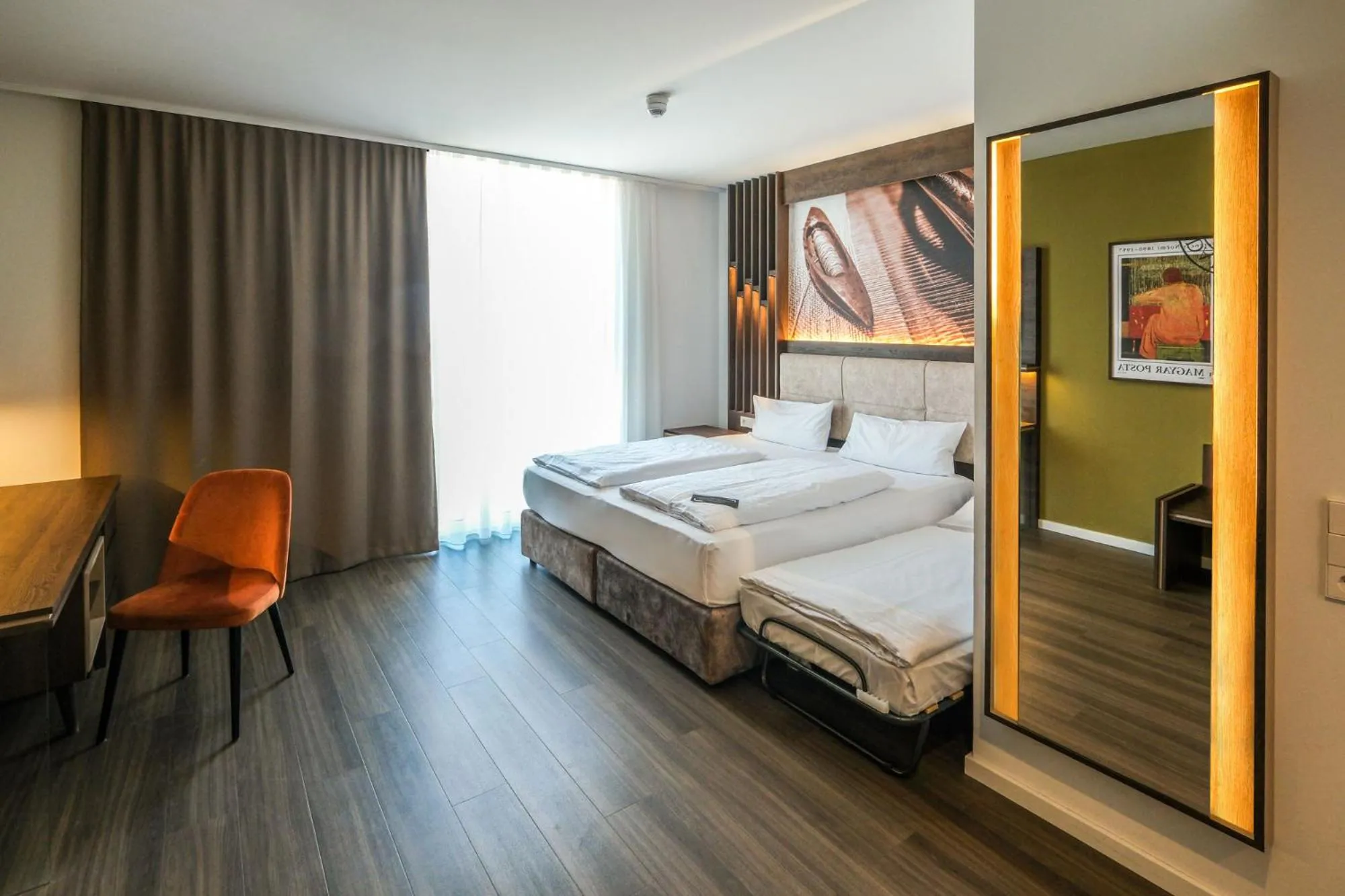 Photo of the whole room, Bed in Tools Hotel Laichingen