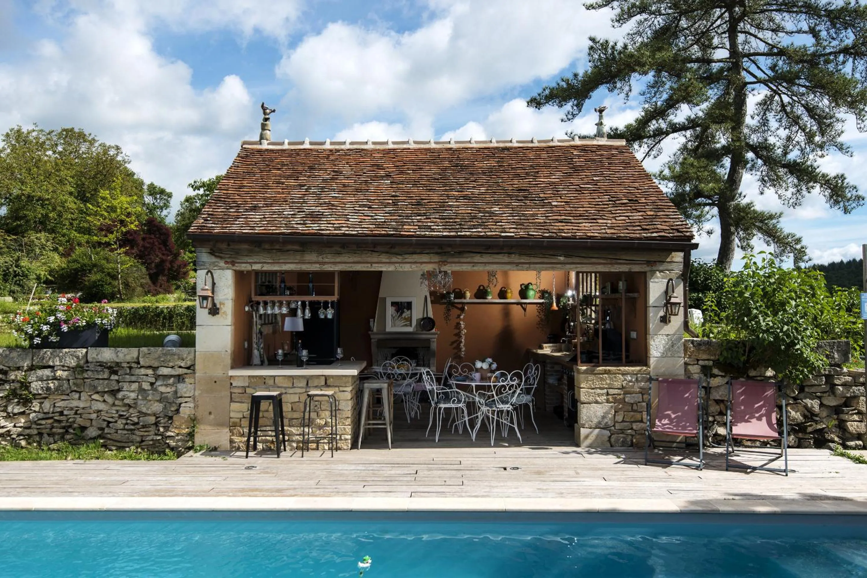 Pool view in Le Domaine des Carriers
