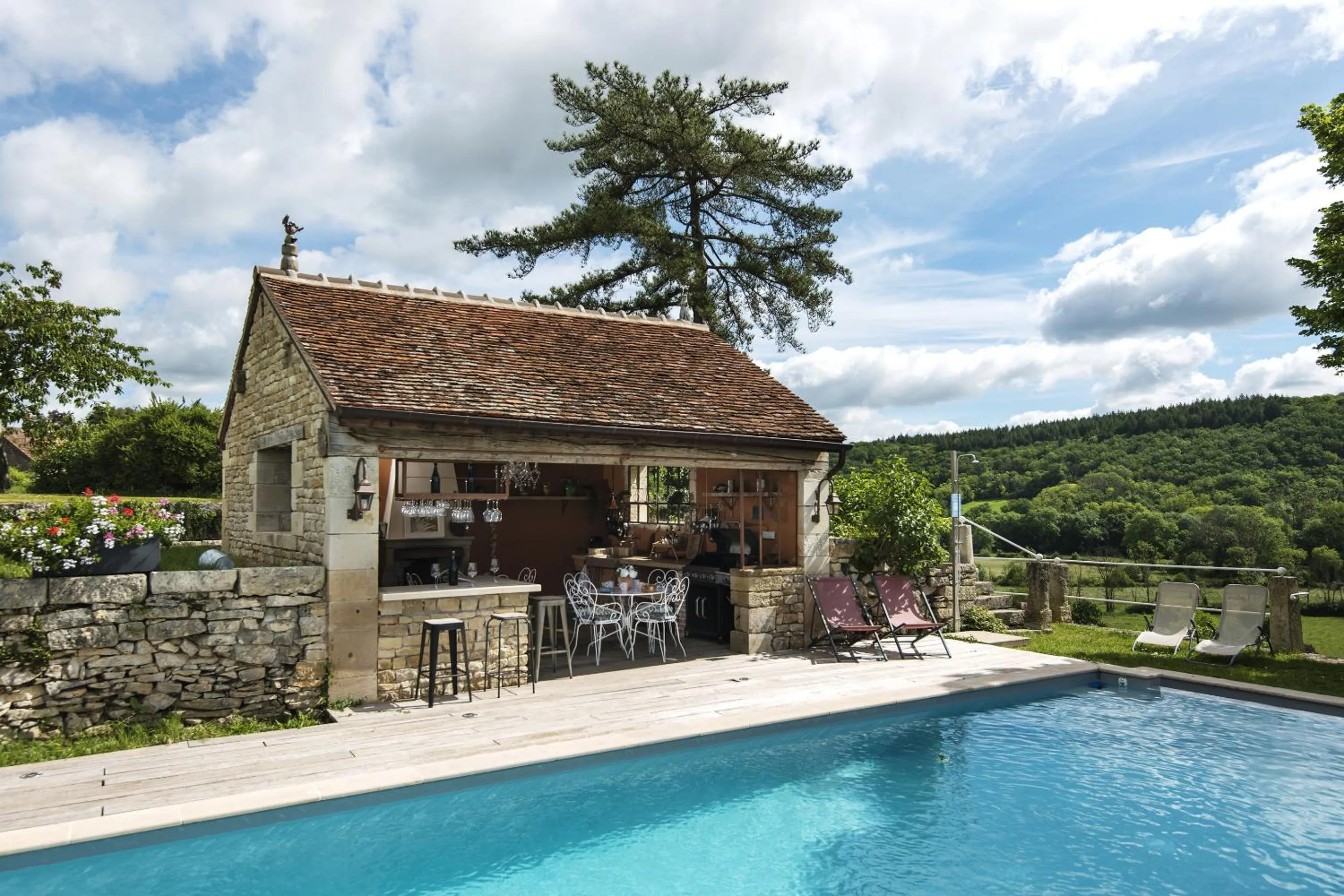Pool view in Le Domaine des Carriers