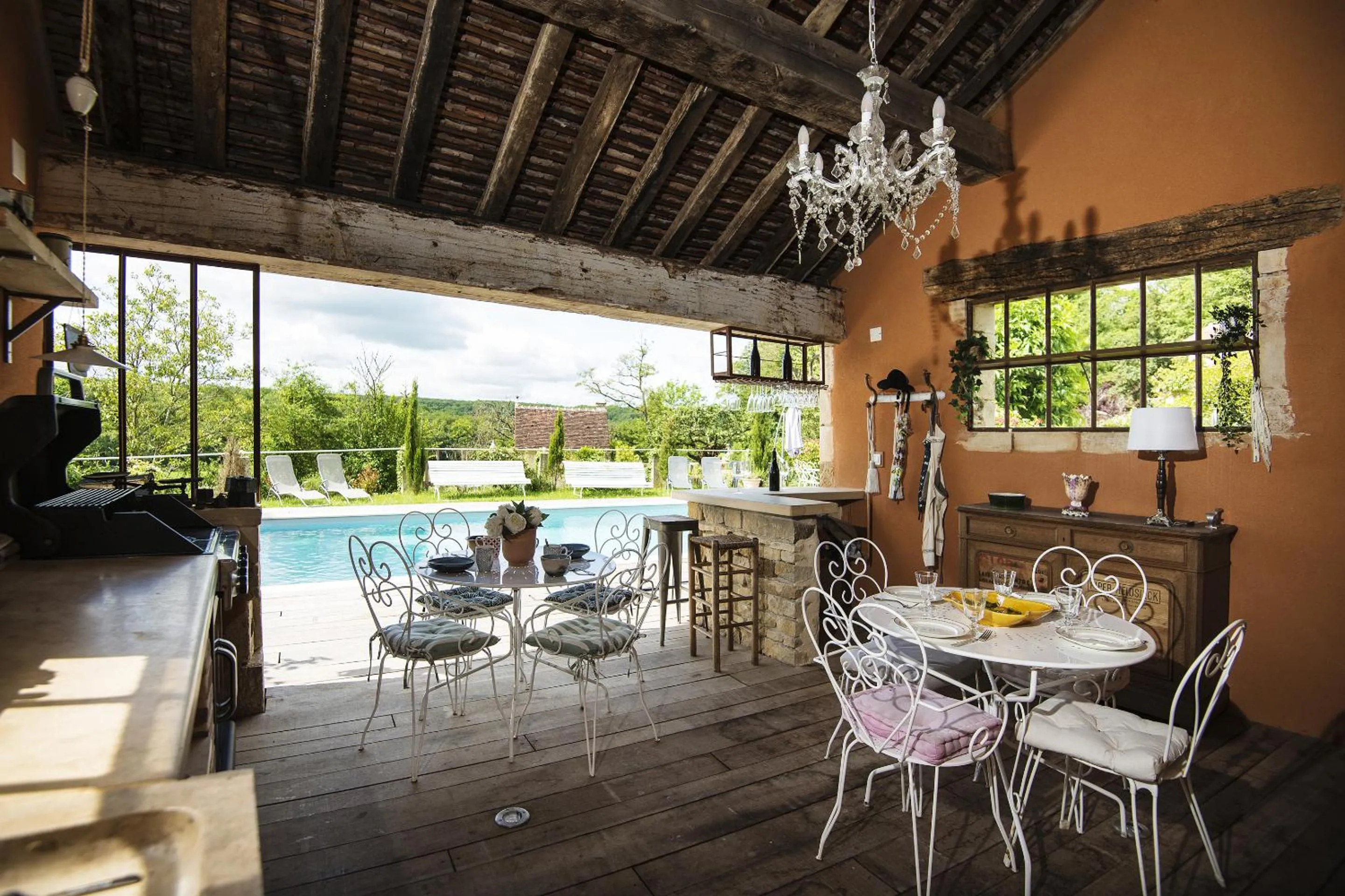 Pool view in Le Domaine des Carriers