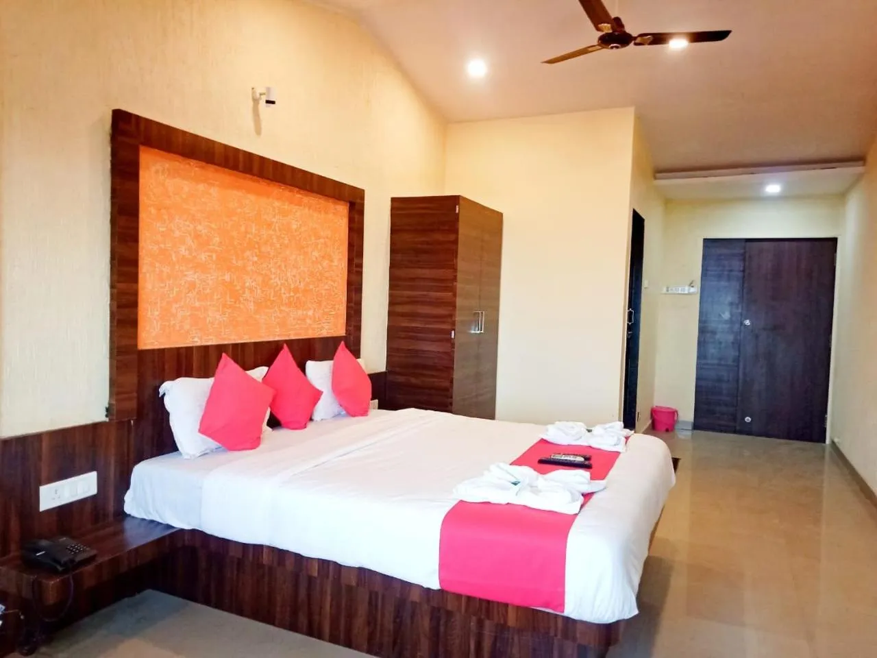 Bedroom, Bed in Shivneri Holiday Resort