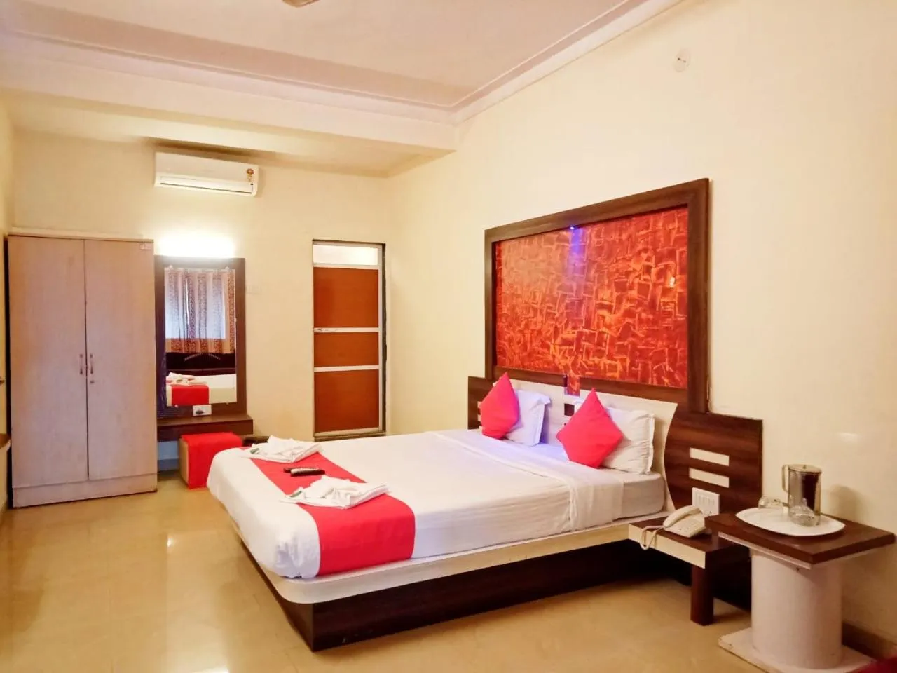 Bedroom, Bed in Shivneri Holiday Resort