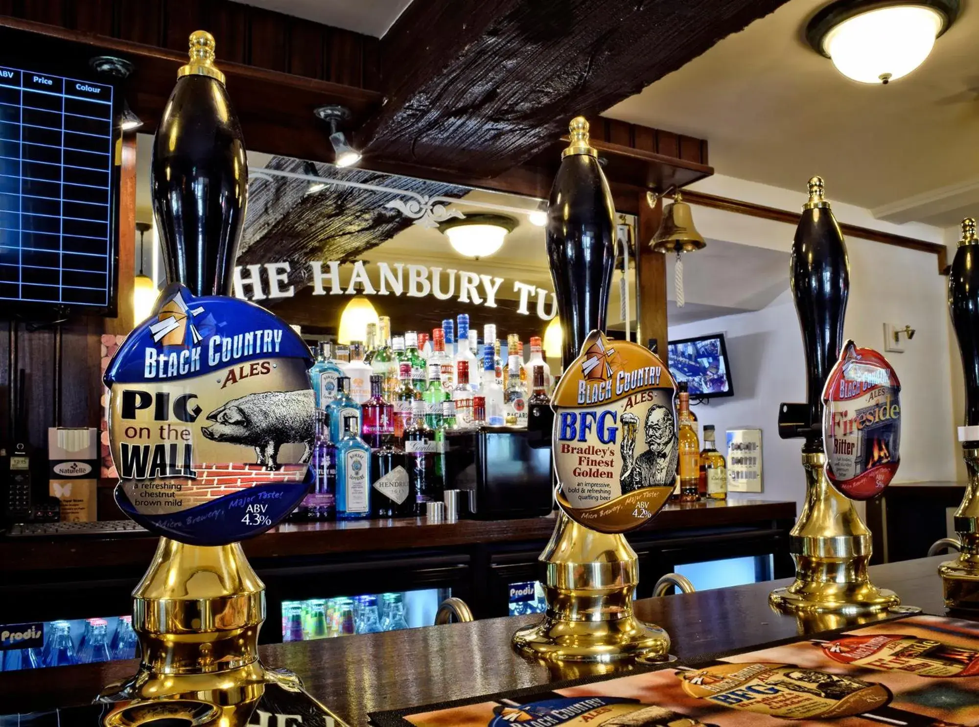 Lounge or bar in Hanbury Turn Lounge or bar in Hanbury Turn