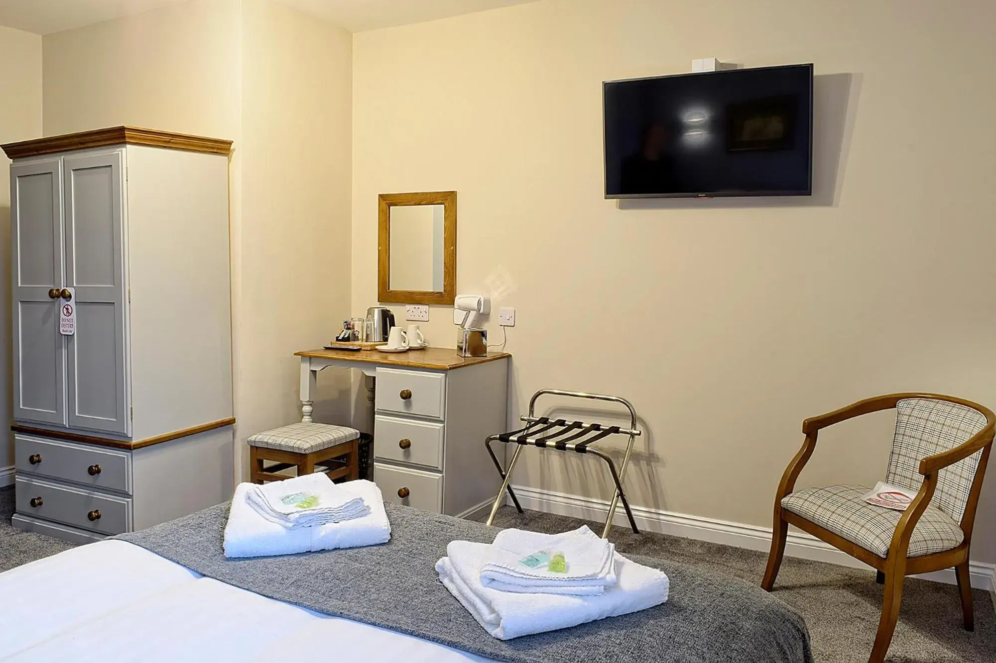 Bedroom, Bed in Hanbury Turn Bedroom, Bed in Hanbury Turn