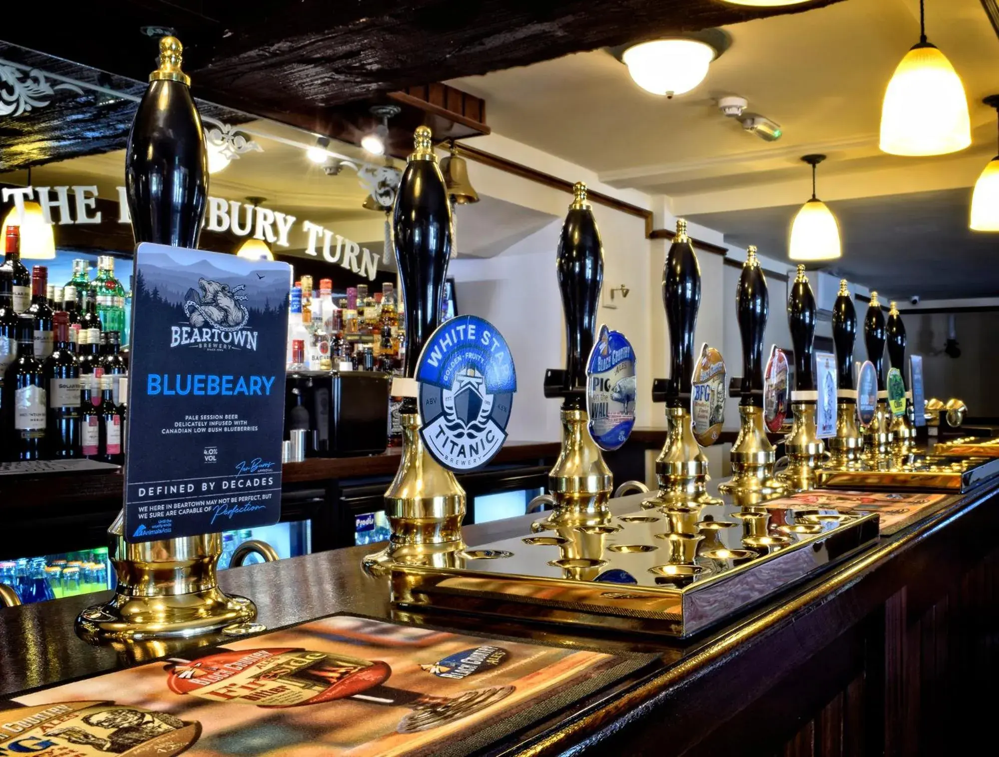 Lounge or bar in Hanbury Turn Lounge or bar in Hanbury Turn