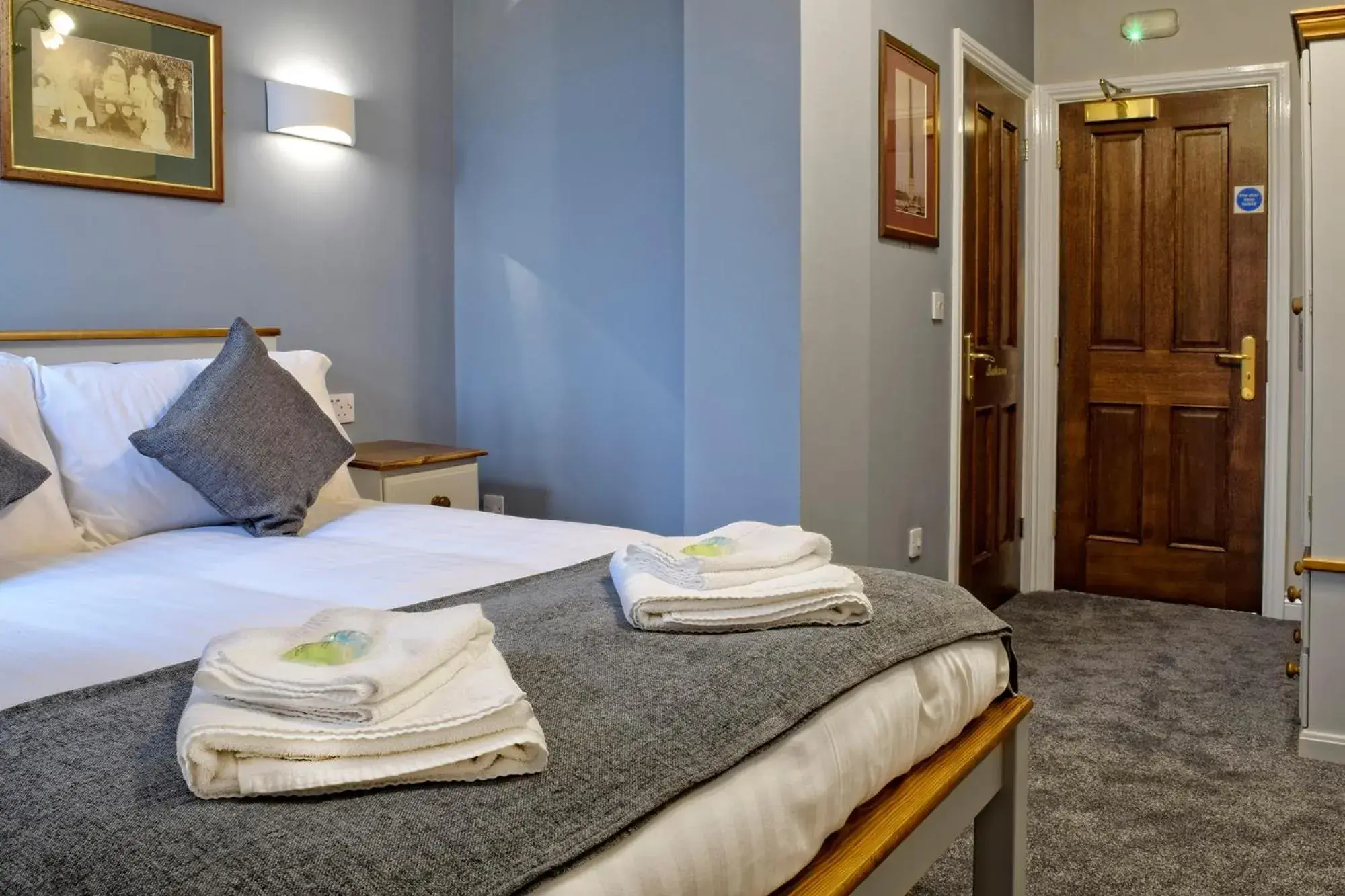 Bedroom, Bed in Hanbury Turn Bedroom, Bed in Hanbury Turn