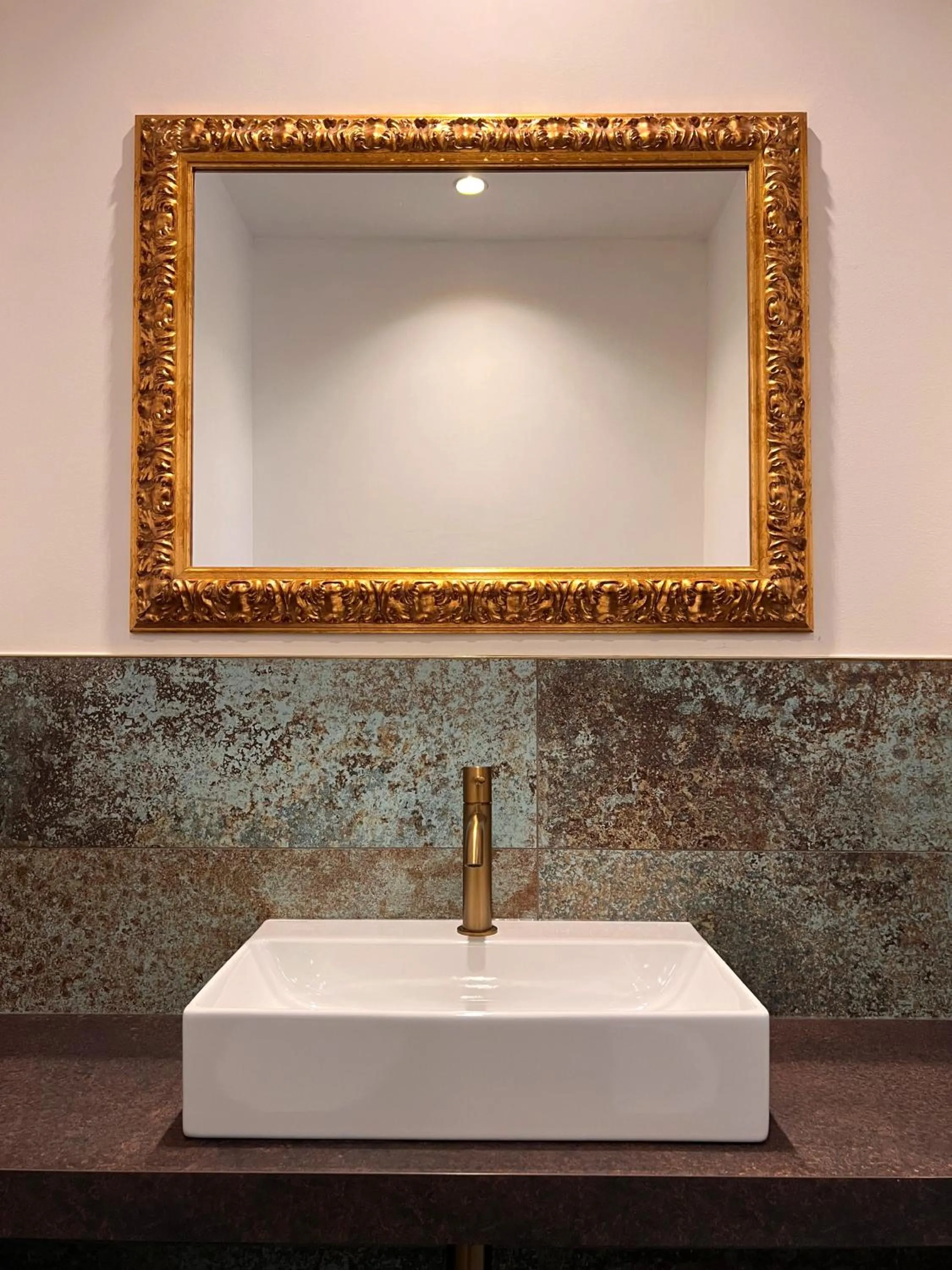 Bathroom in Hotello Trieste