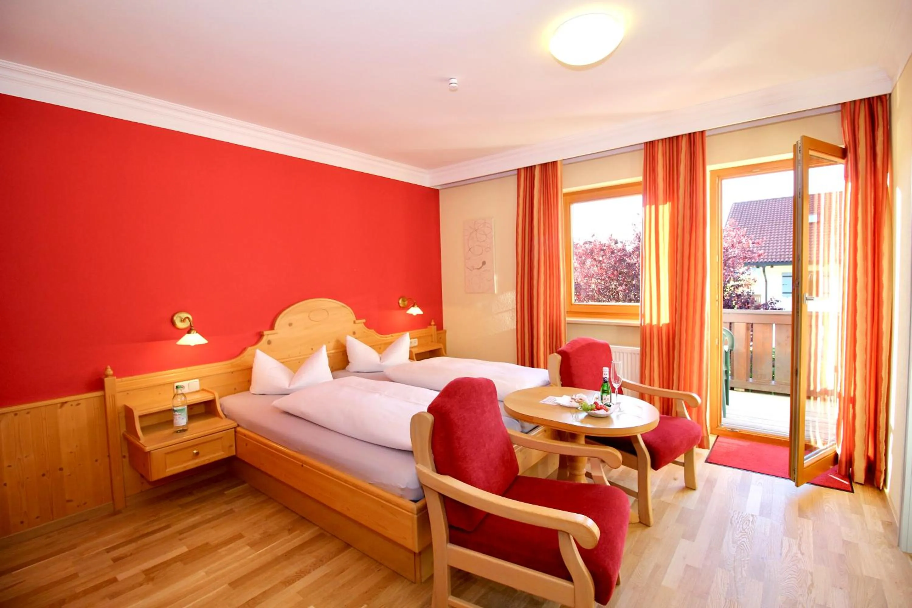 Photo of the whole room, Bed in Kleines Hotel Edeltraud