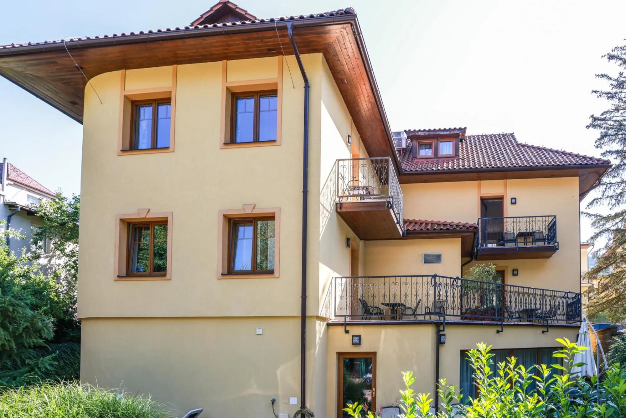 Property building in Vila Terra