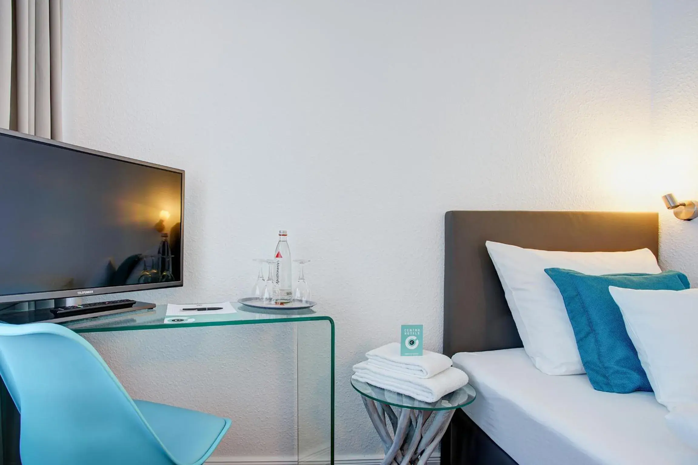 Photo of the whole room, Bed in Hotel Atlanta Photo of the whole room, Bed in Hotel Atlanta