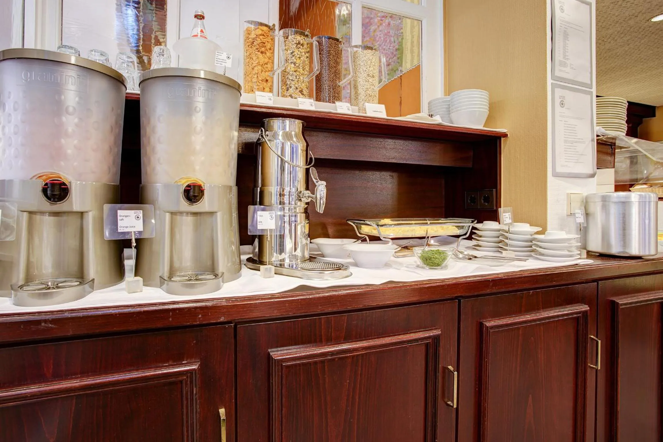 Restaurant/places to eat in Hotel Atlanta