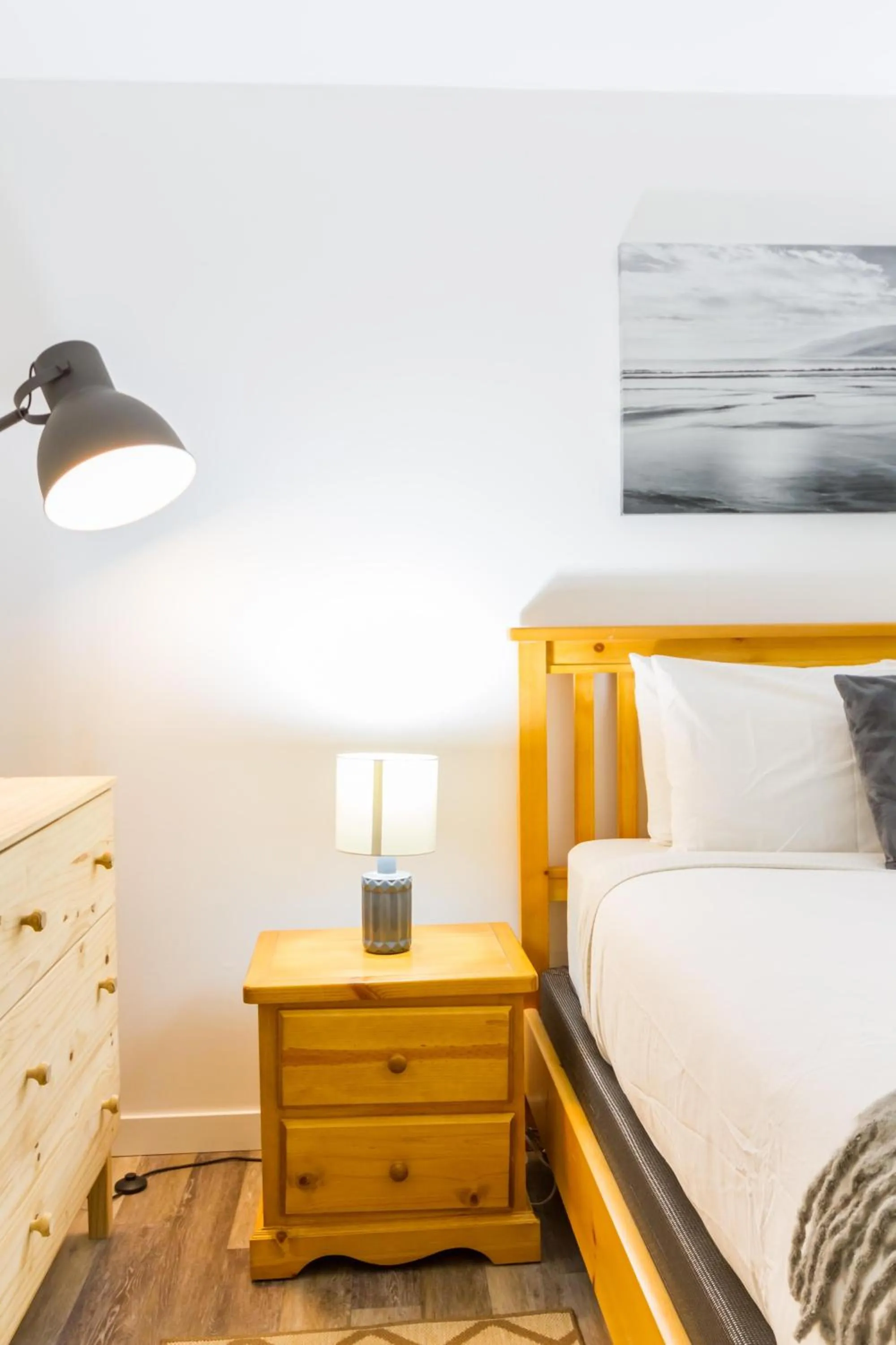 Bed in Cute and Cozy, walk to Gondola Ski in Out