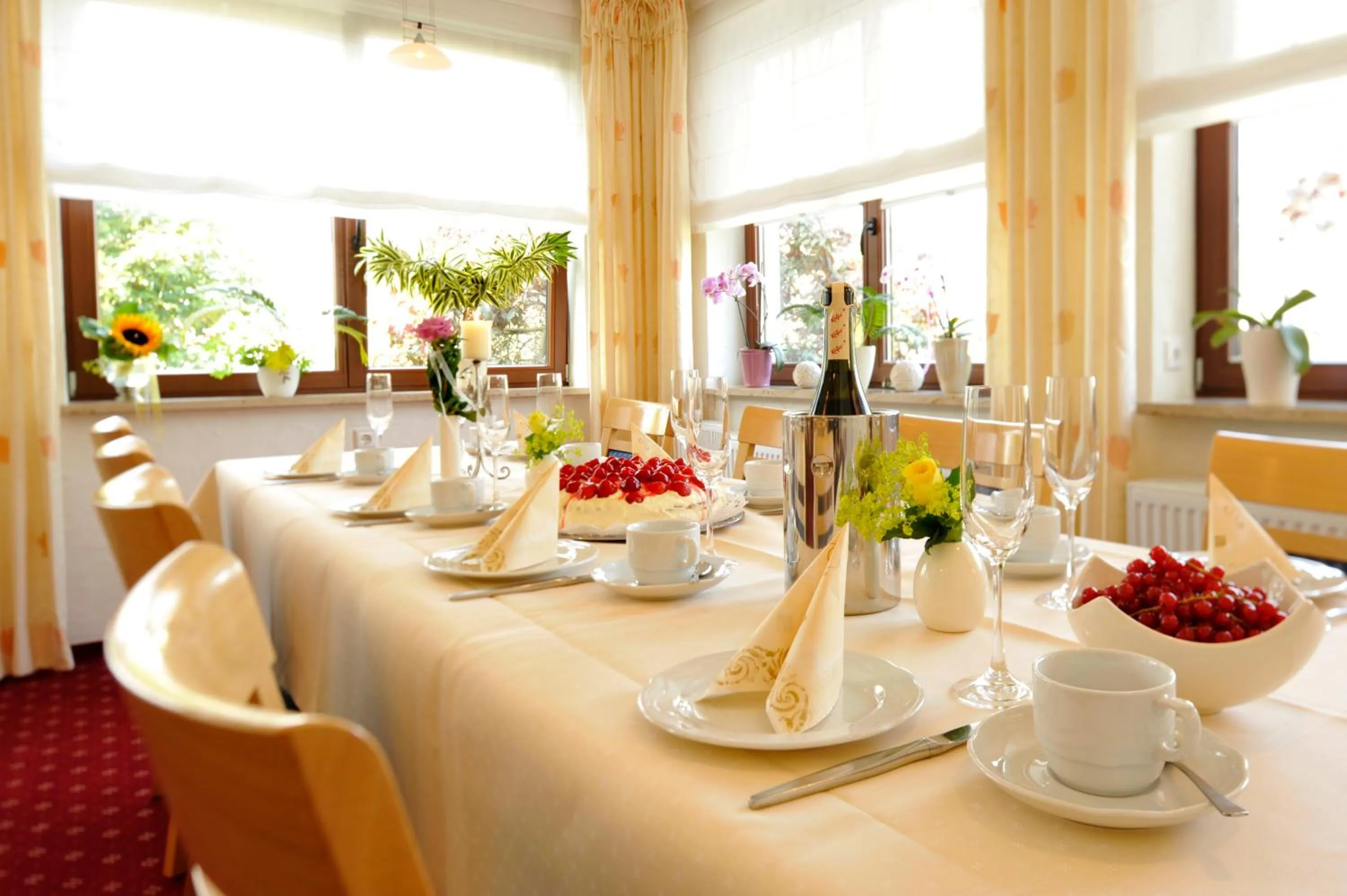 Restaurant/places to eat in Hotel & Ferienappartements Edelweiss