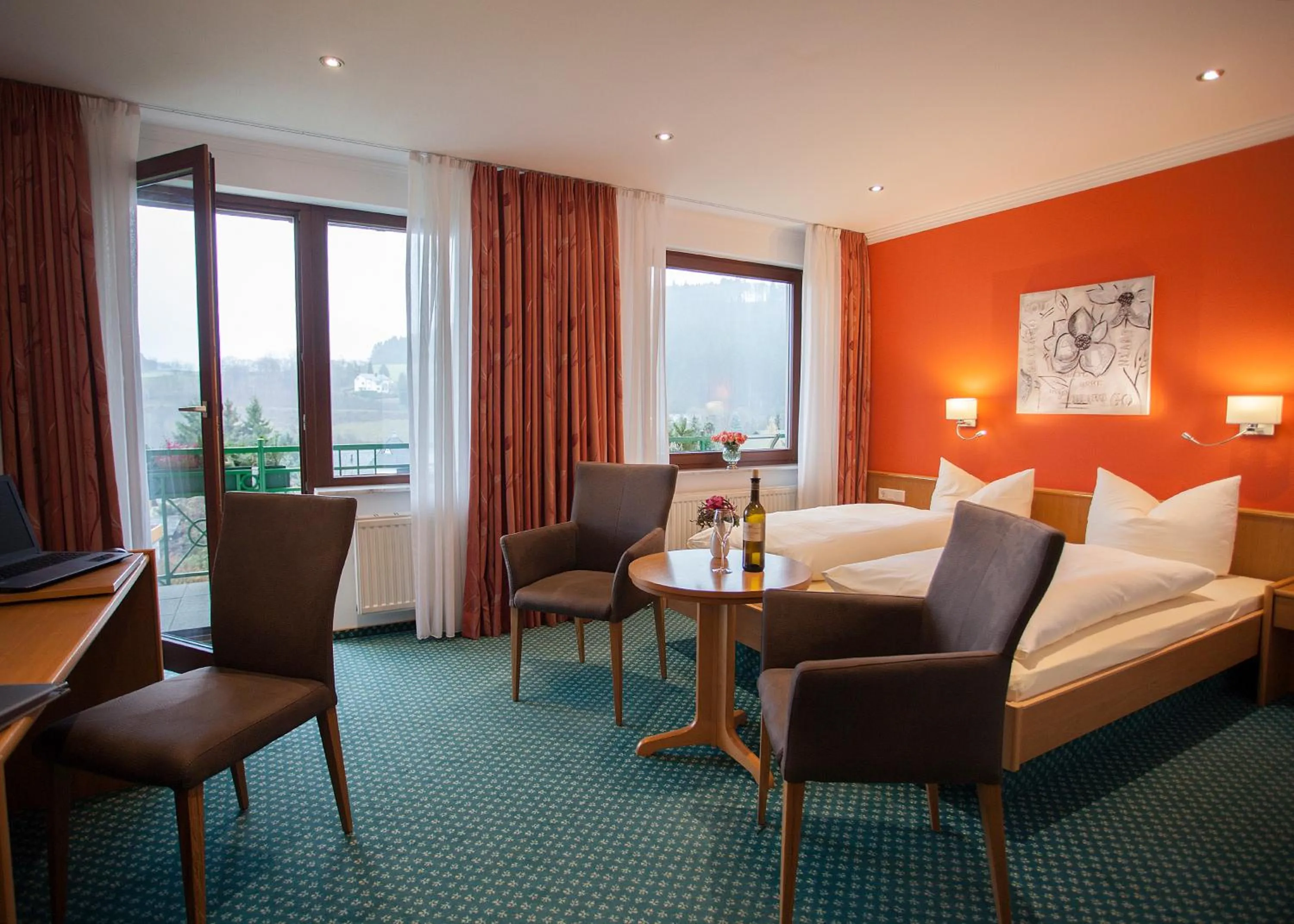 Photo of the whole room, Bed in Hotel & Ferienappartements Edelweiss