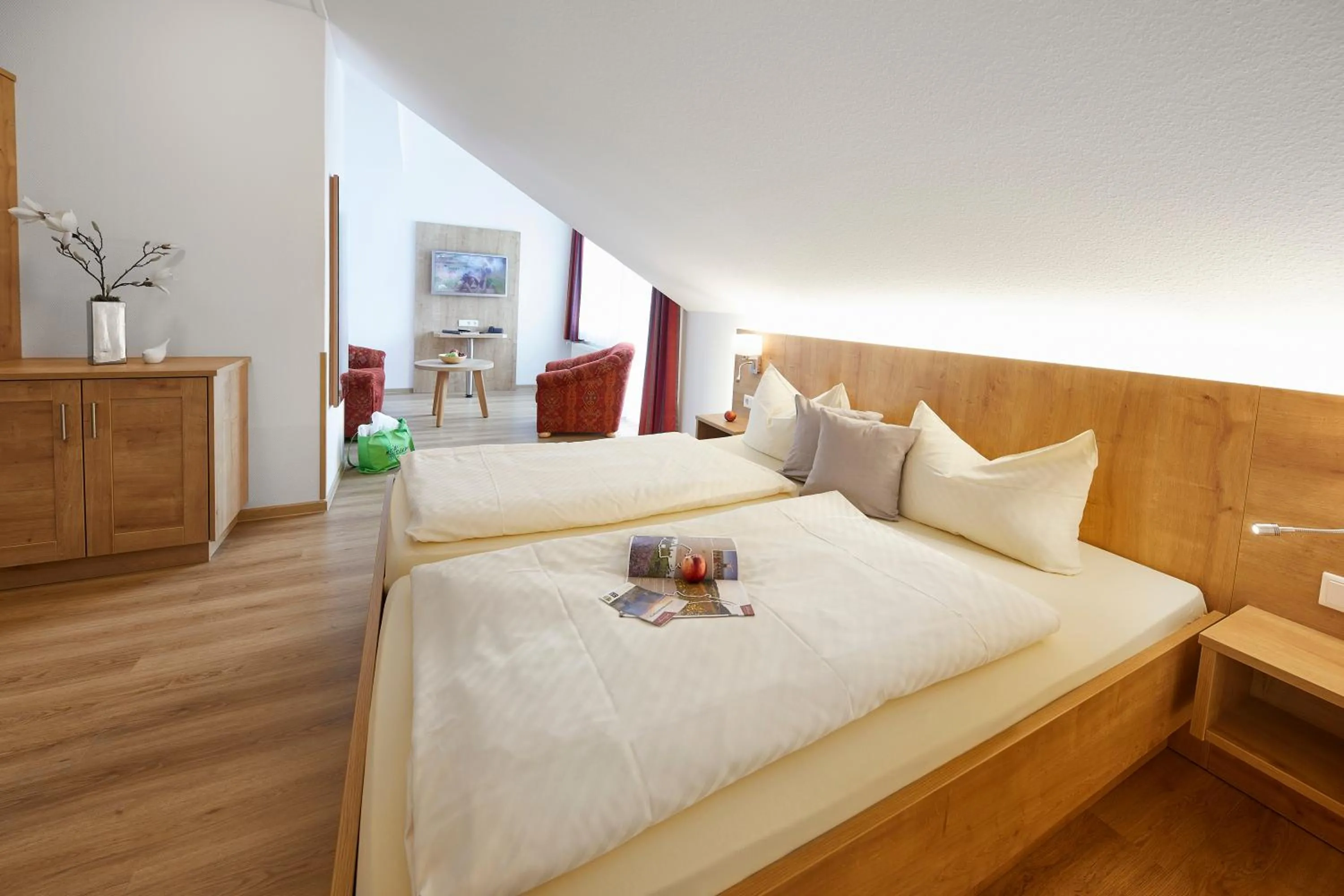 Photo of the whole room, Bed in Hotel & Ferienappartements Edelweiss