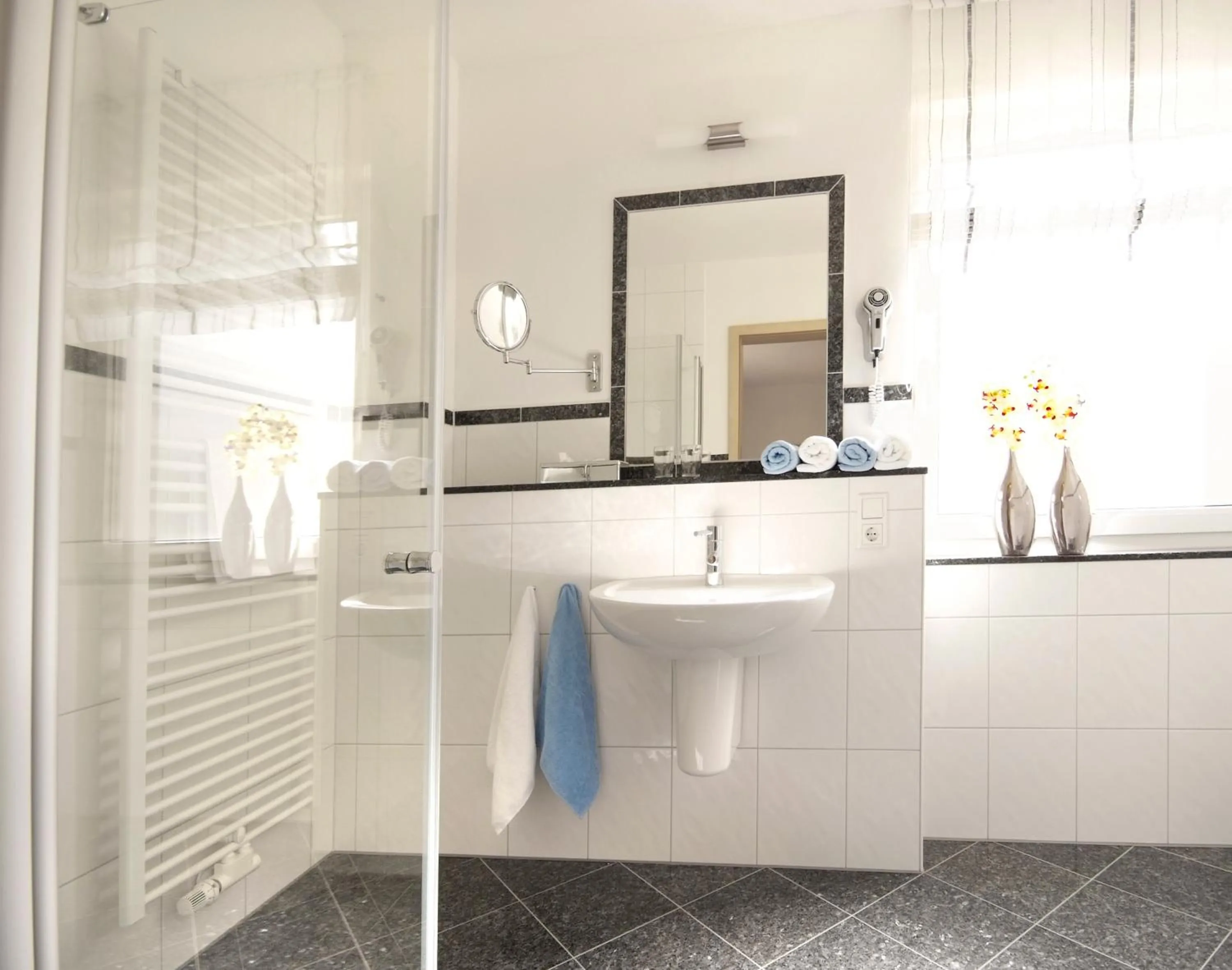 Bathroom in Hotel & Ferienappartements Edelweiss