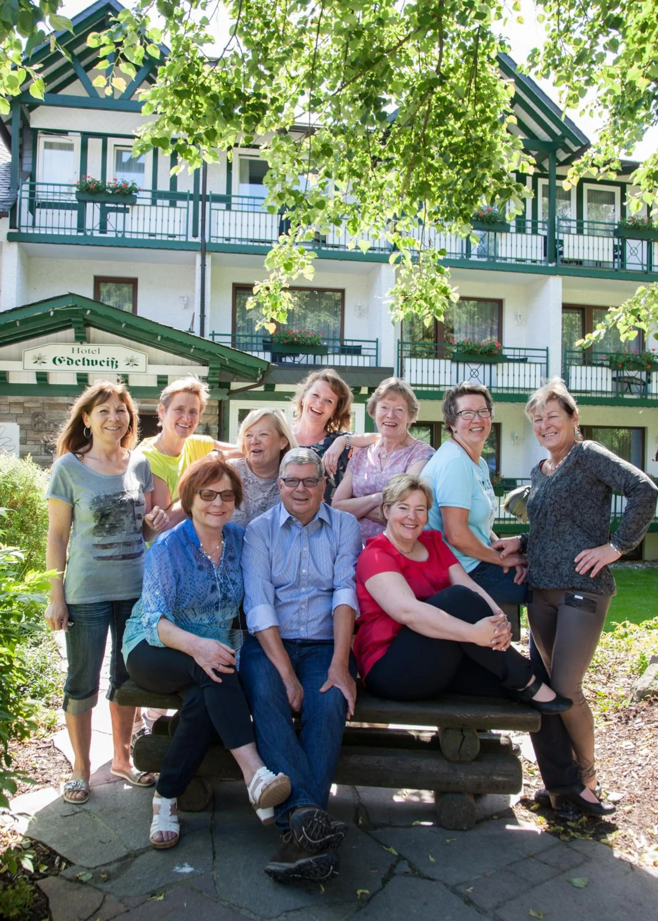 group of guests in Hotel & Ferienappartements Edelweiss