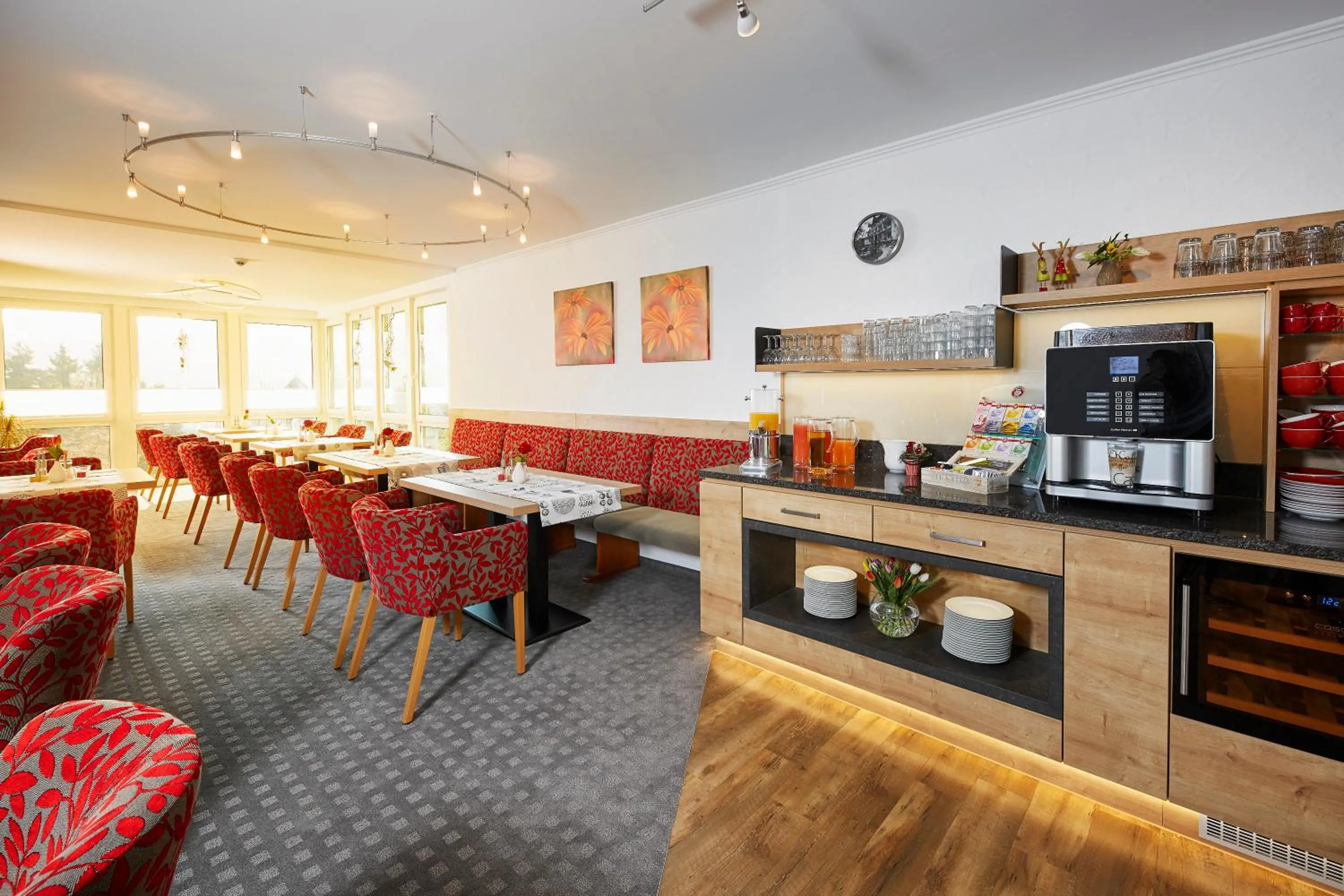 Communal lounge/ TV room in Hotel & Ferienappartements Edelweiss