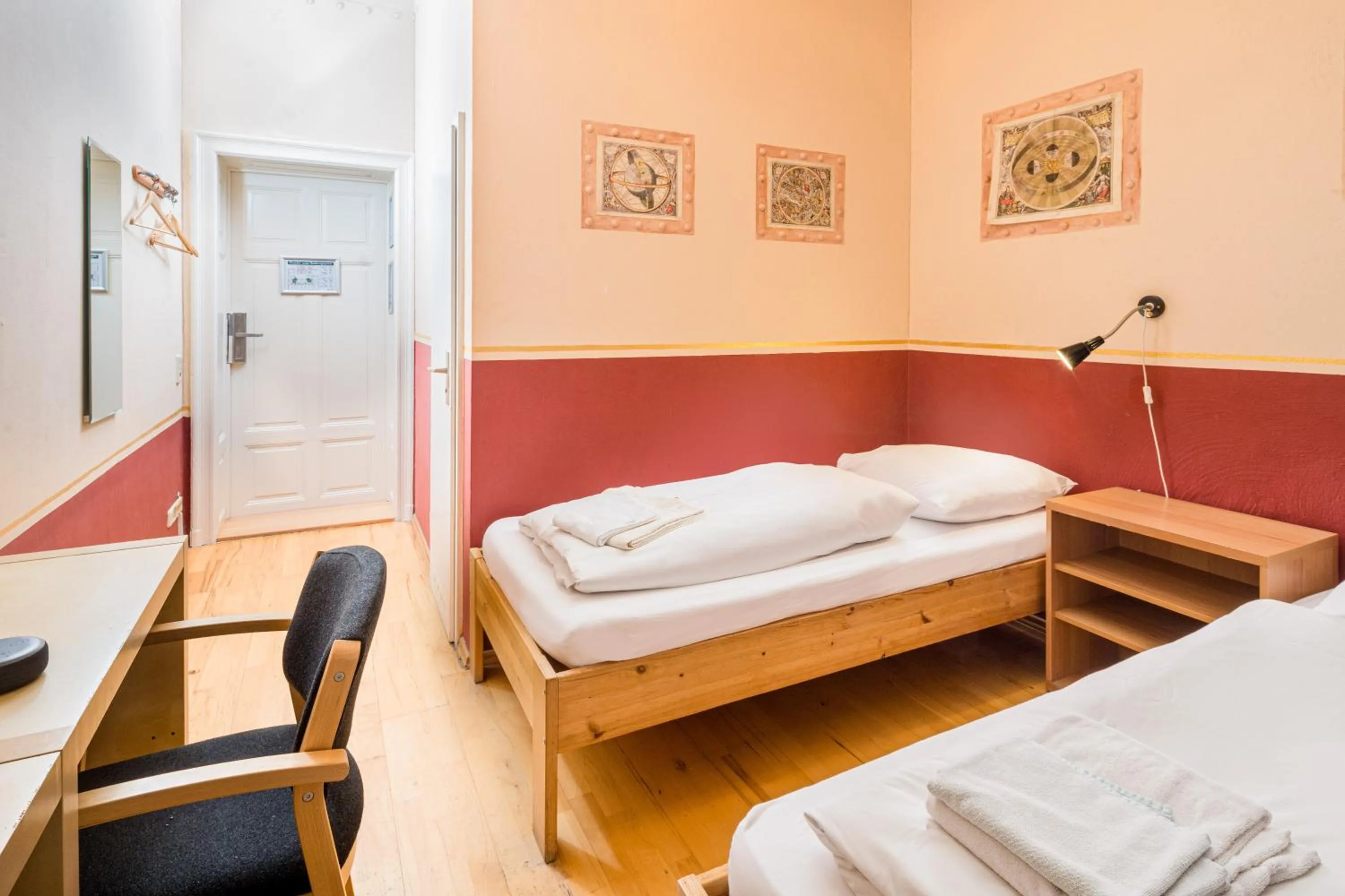 Bedroom, Bed in Hostel Mondpalast