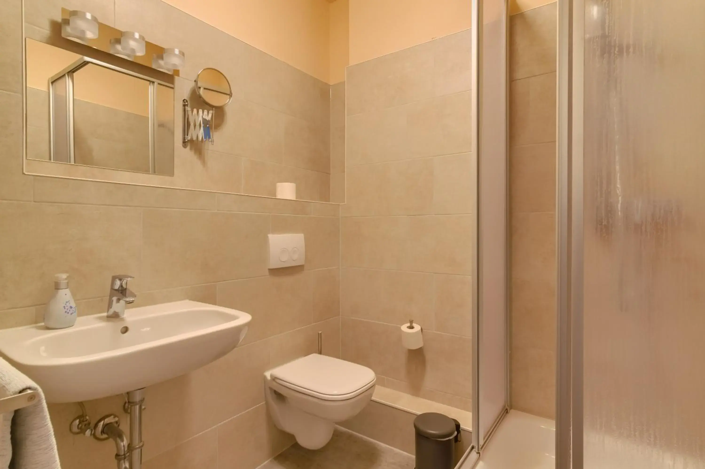 Twin Room in Hostel Mondpalast Twin Room in Hostel Mondpalast