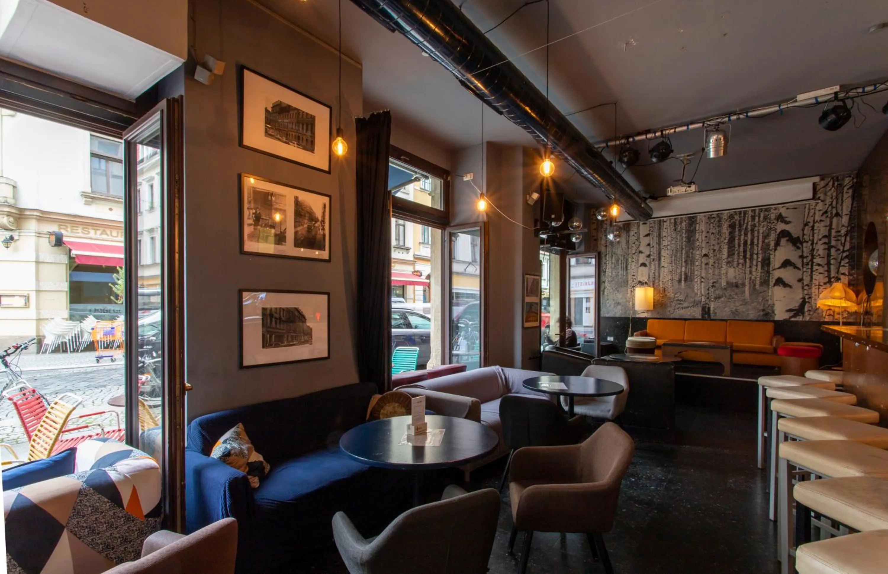 Communal lounge/ TV room in Hostel Mondpalast