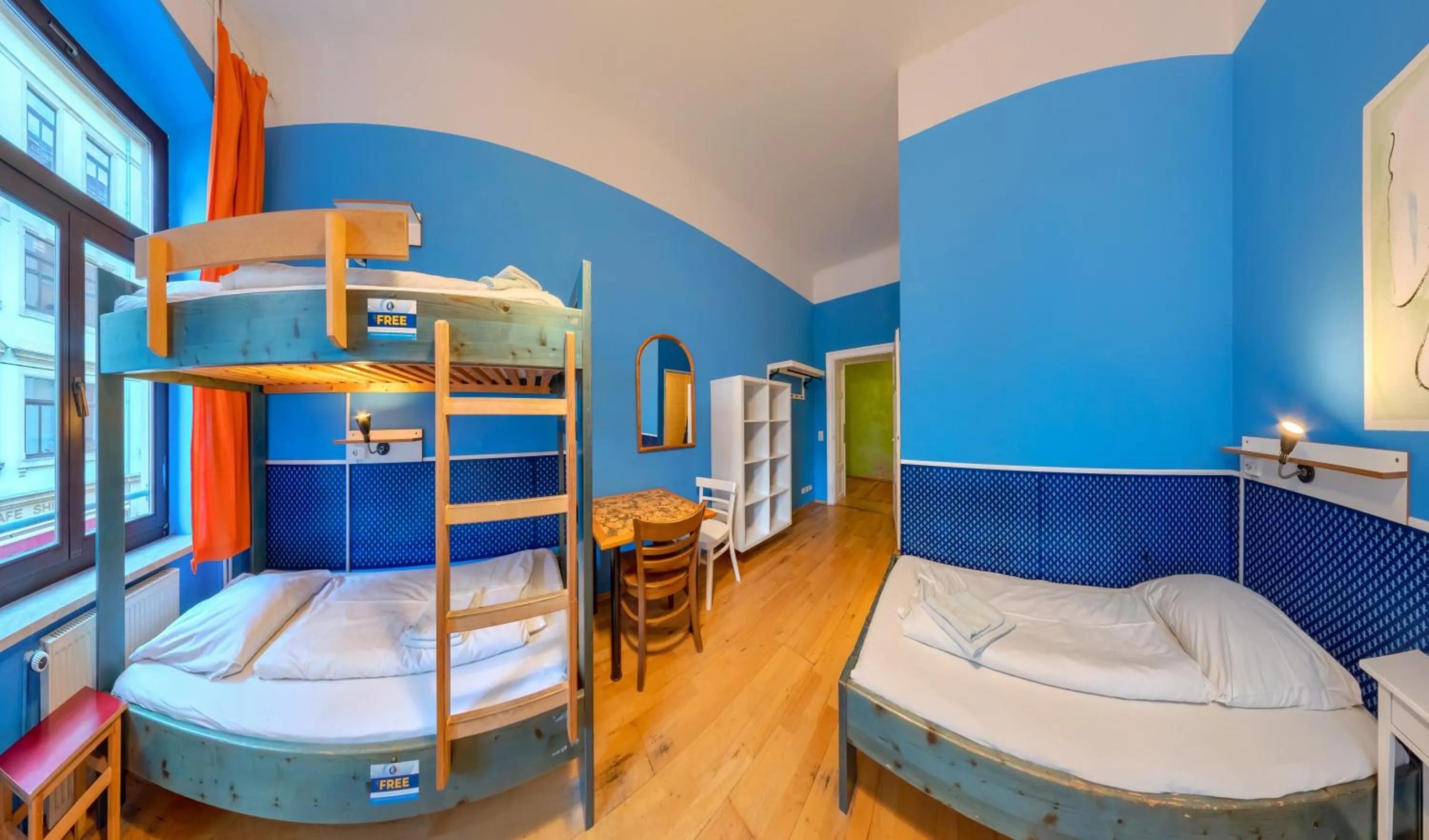 Photo of the whole room, Bed in Hostel Mondpalast